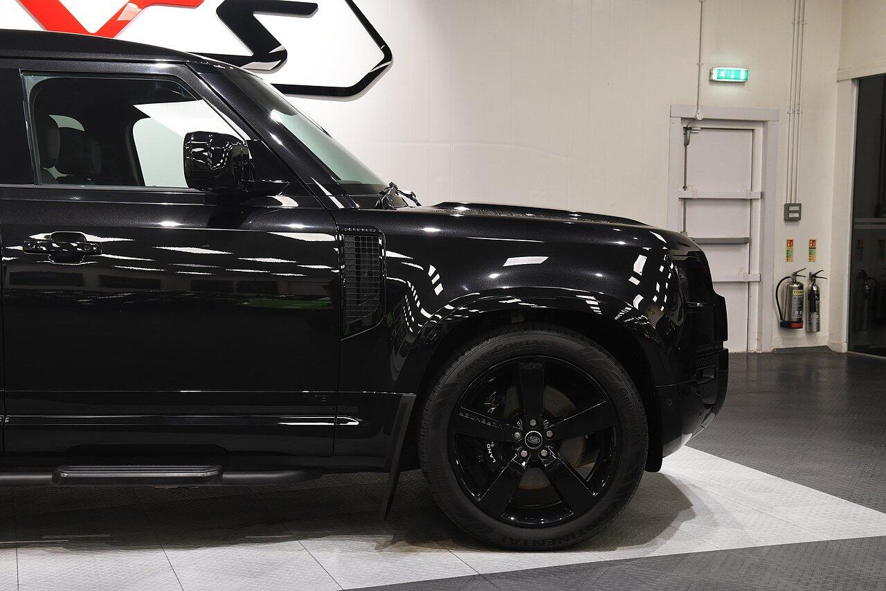 Land Rover Defender view 32