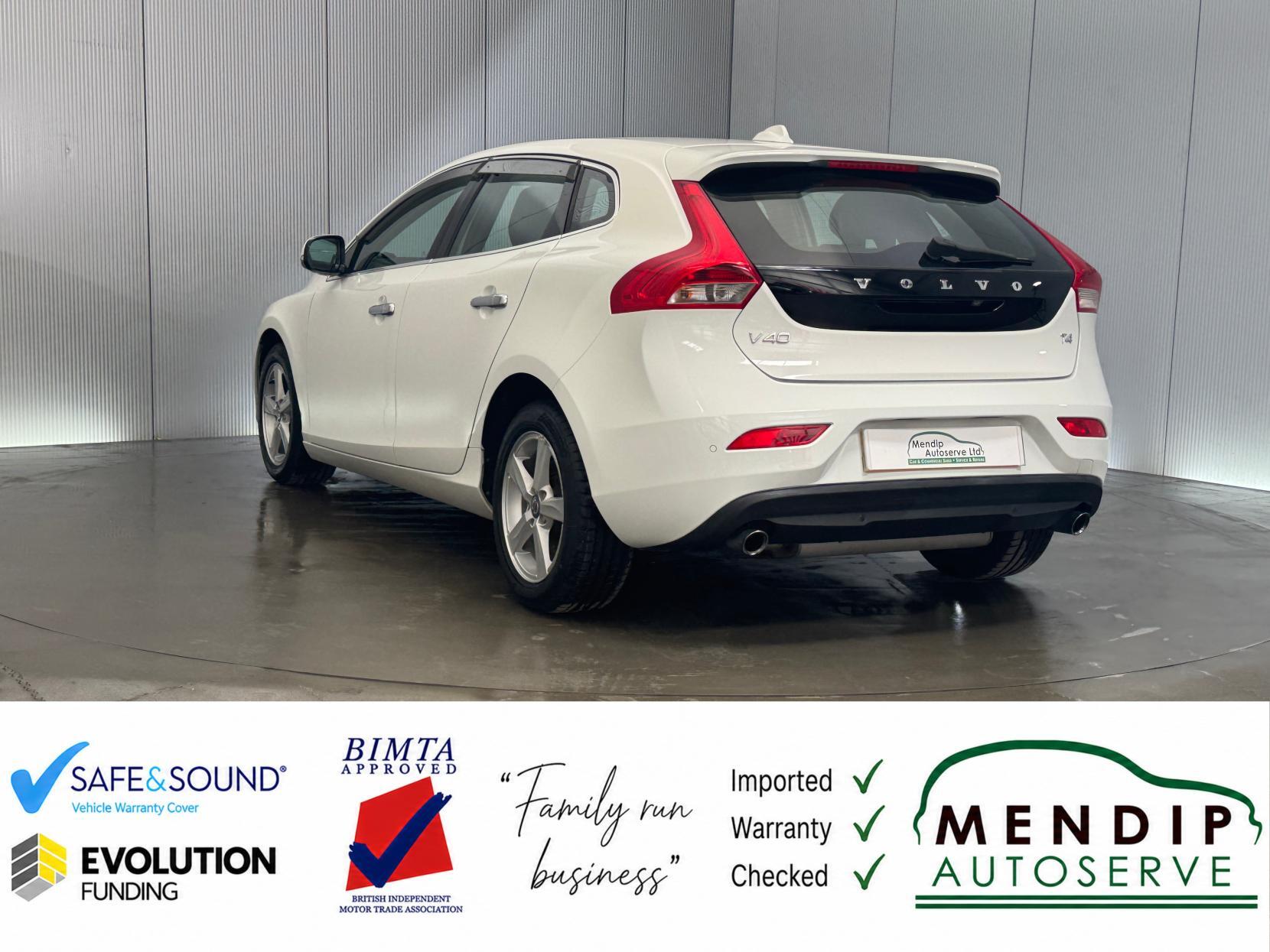 Volvo V40 view 16