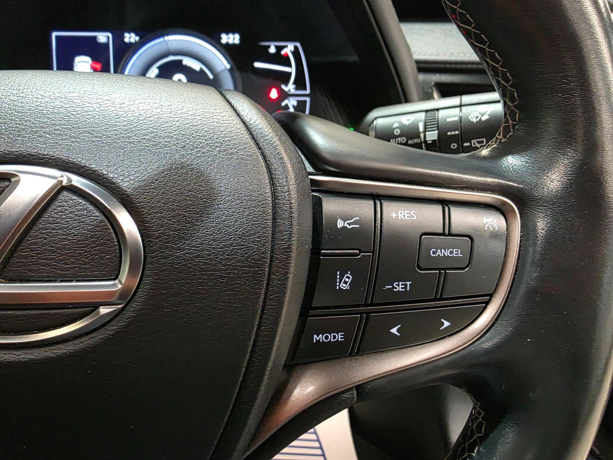 Lexus Ux view 16