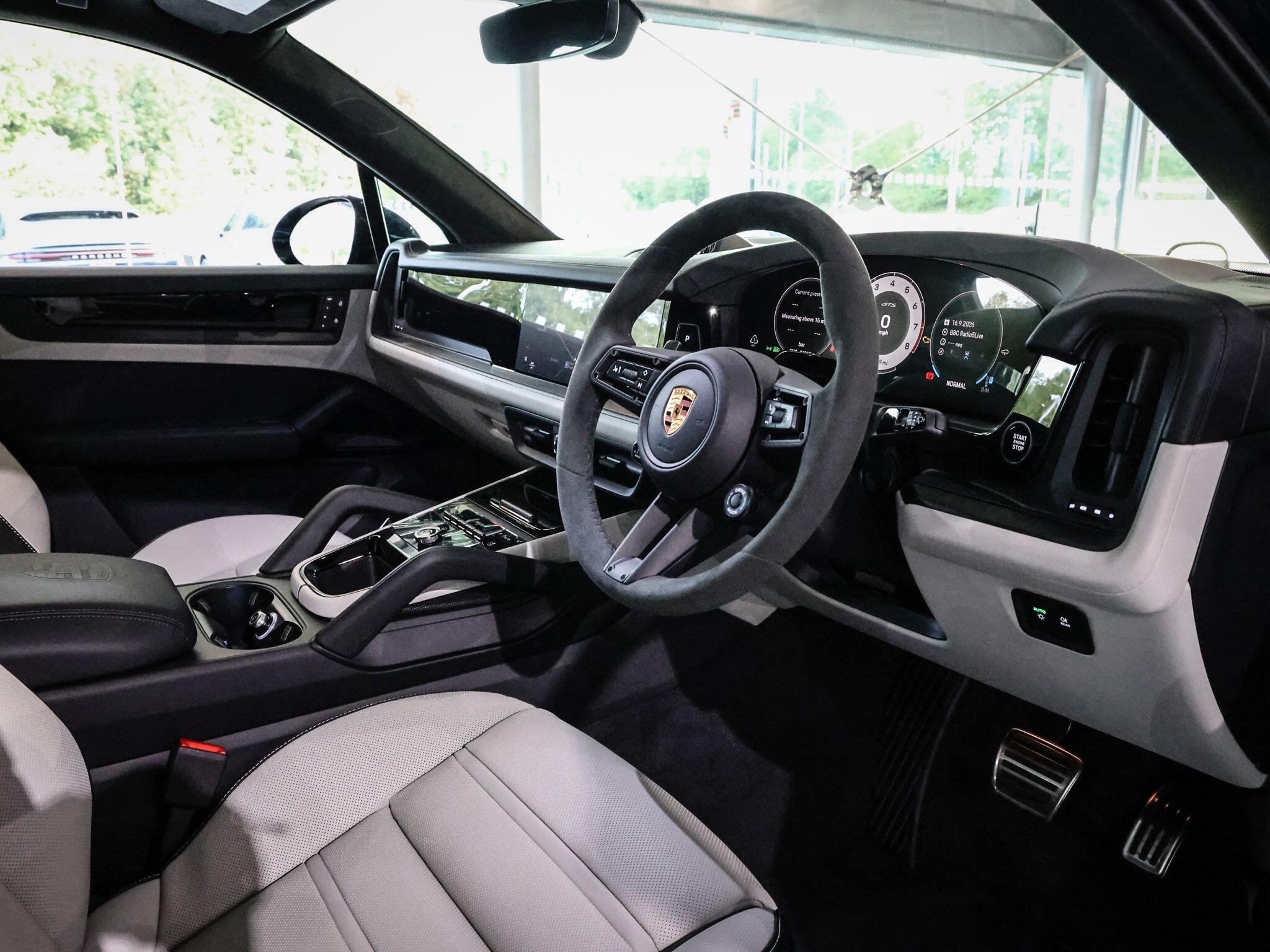 Porsche Cayenne view 7