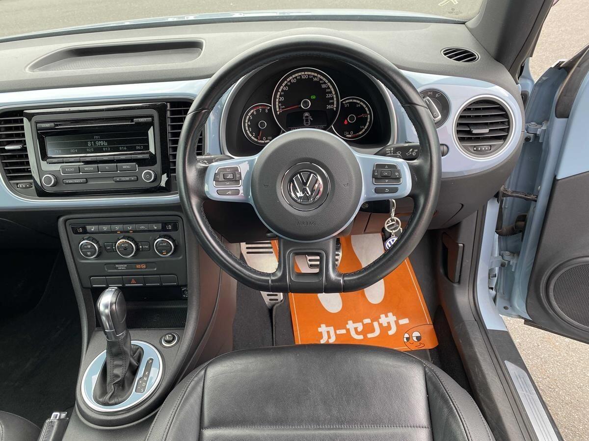 Volkswagen Beetle view 13