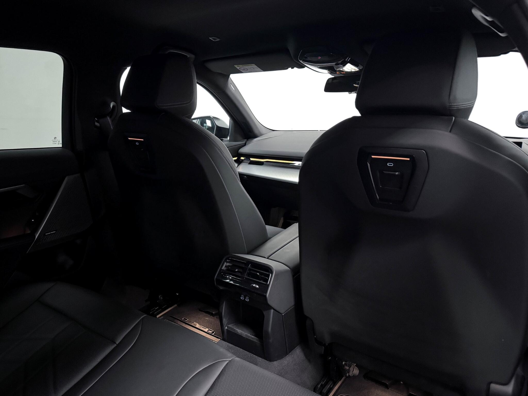BMW 5 Series view 8