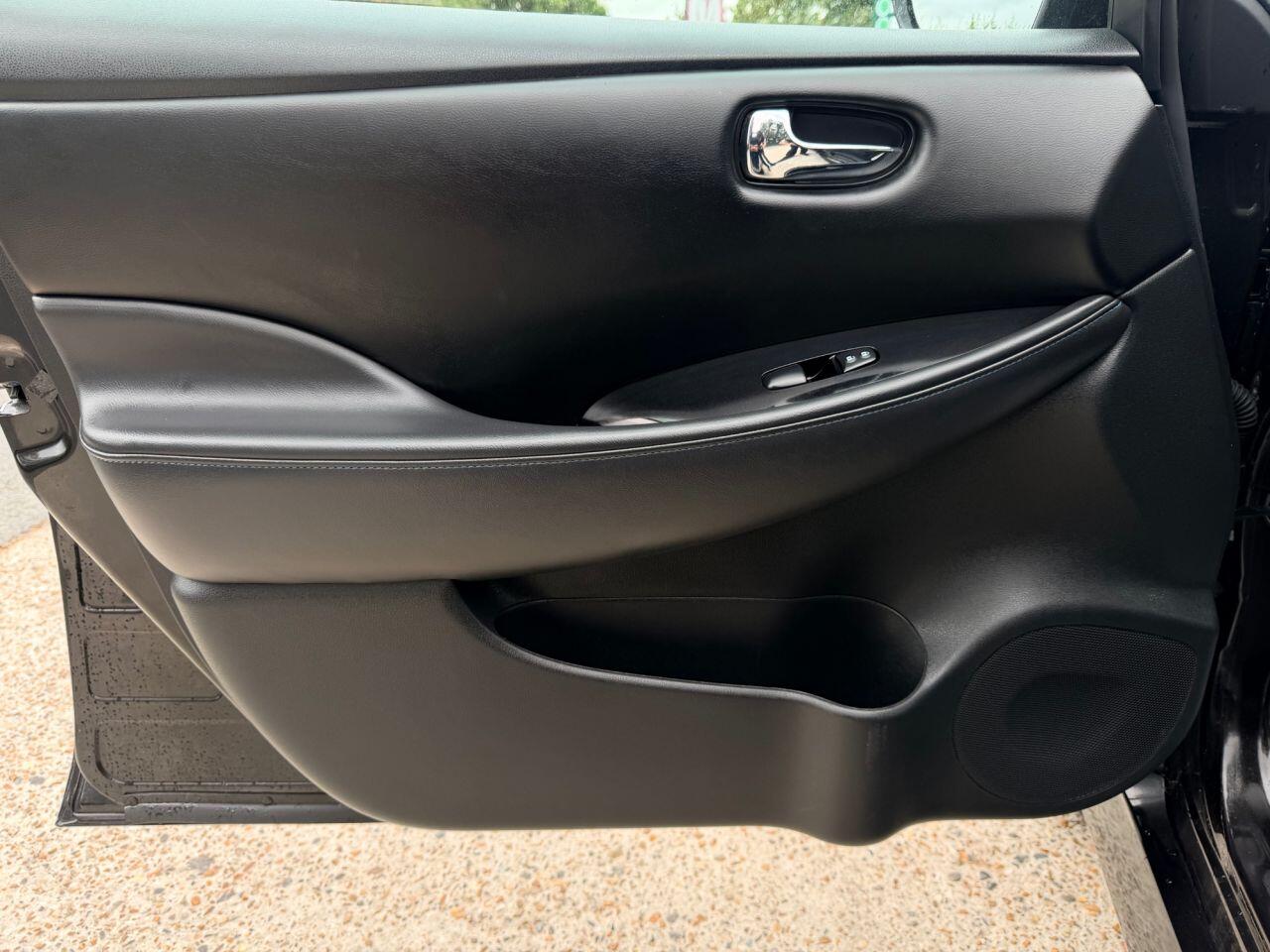 Nissan Leaf view 25