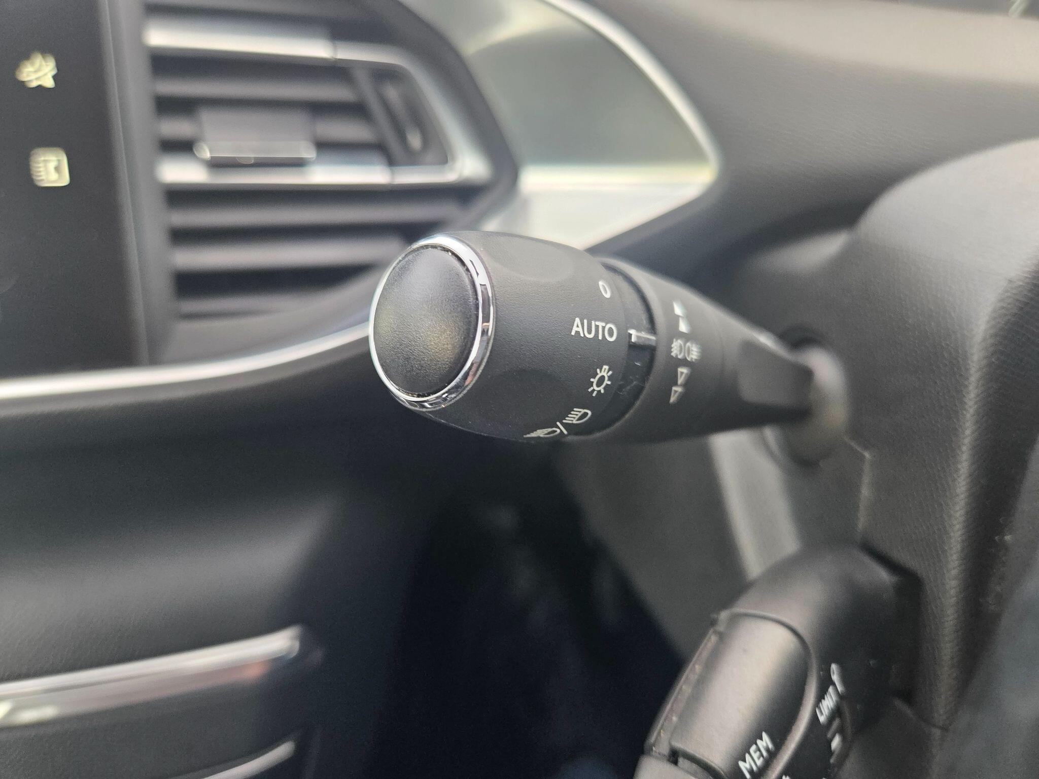 Peugeot 308 view 12