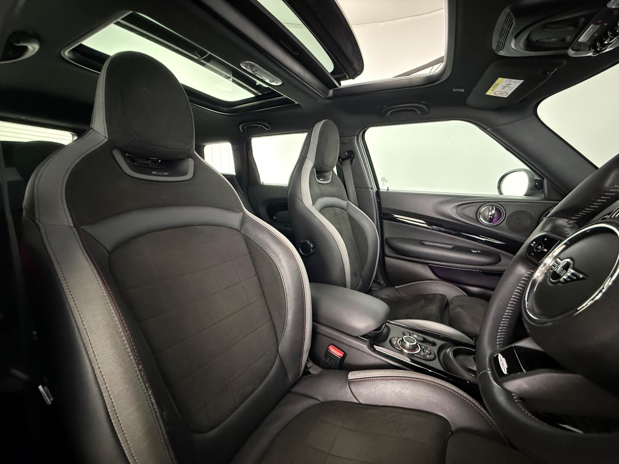 MINI Clubman view 30