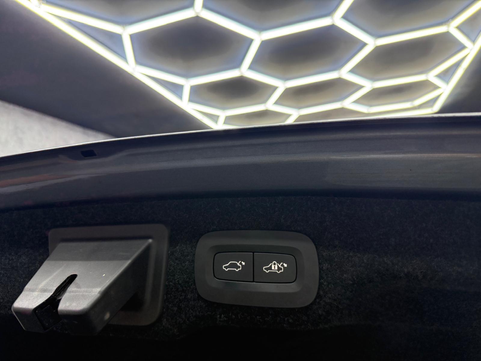Volvo S90 view 24