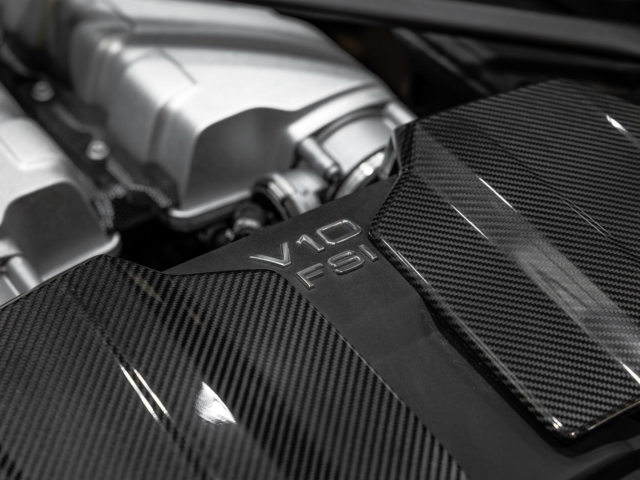 Audi R8 view 4