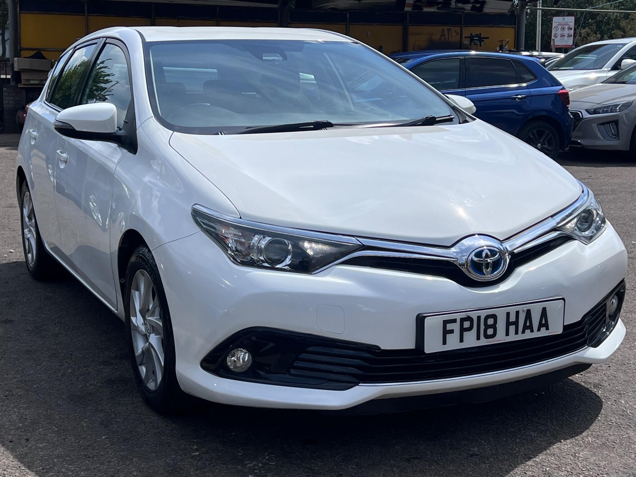 Toyota Auris main image