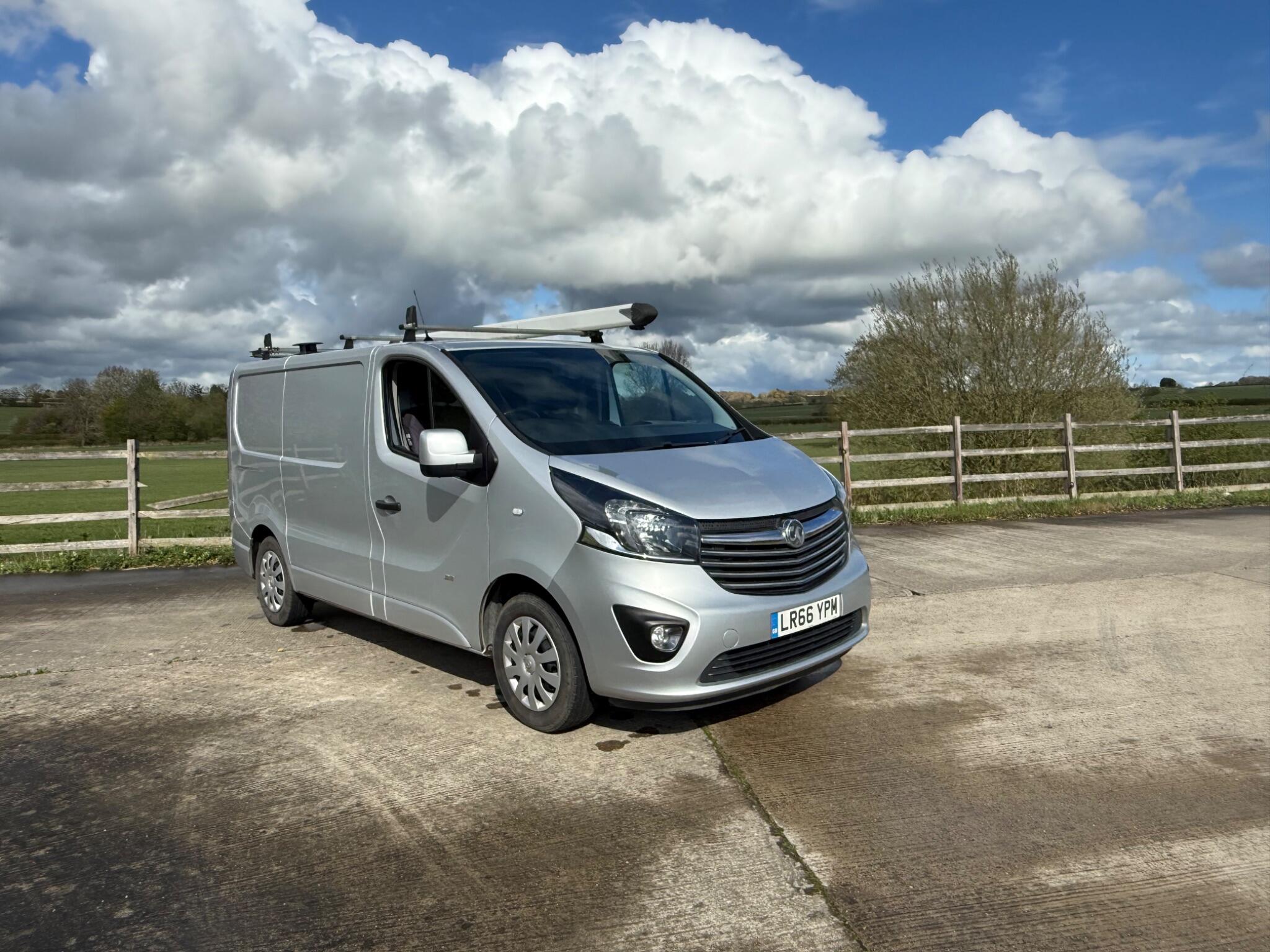 Vauxhall Vivaro 1.6 CDTi 2900 BiTurbo Sportive L1 H1 Euro 6 (s/s) 5dr — photo 8 of 98