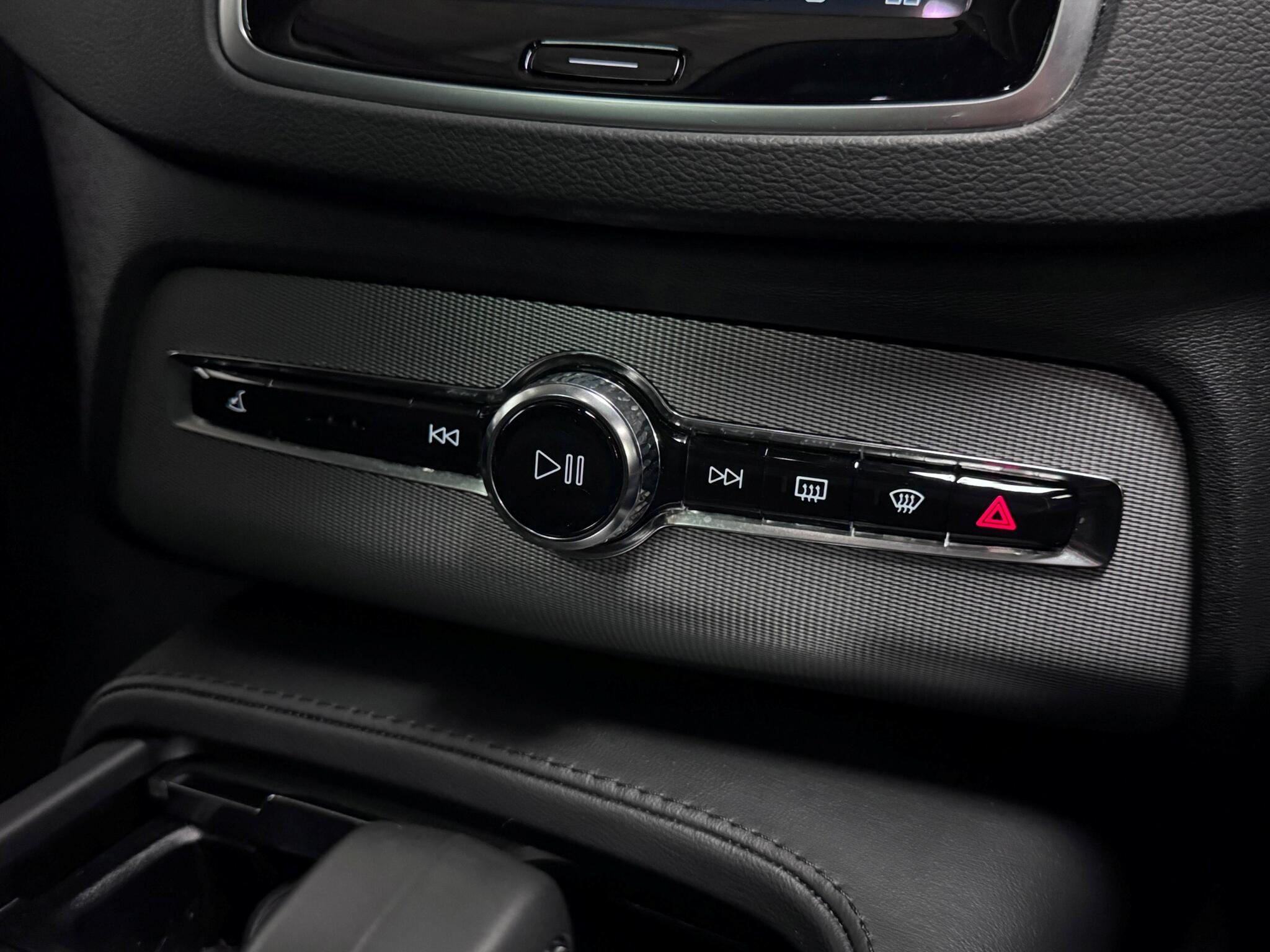 Volvo XC90 view 41