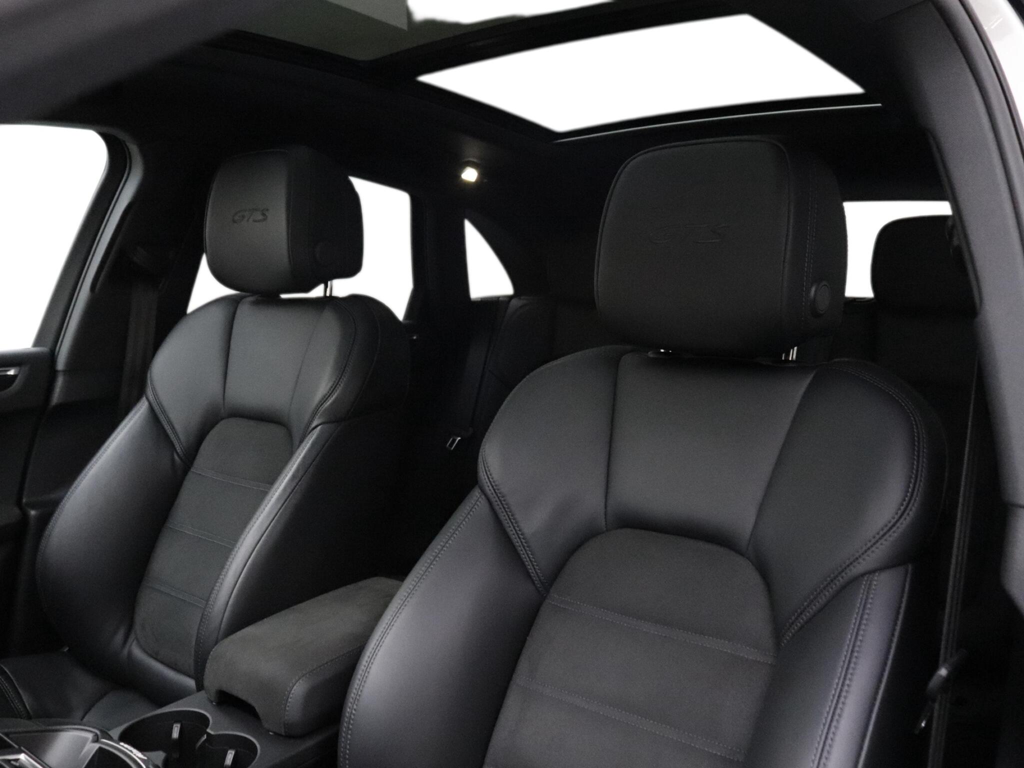 Porsche Macan view 14
