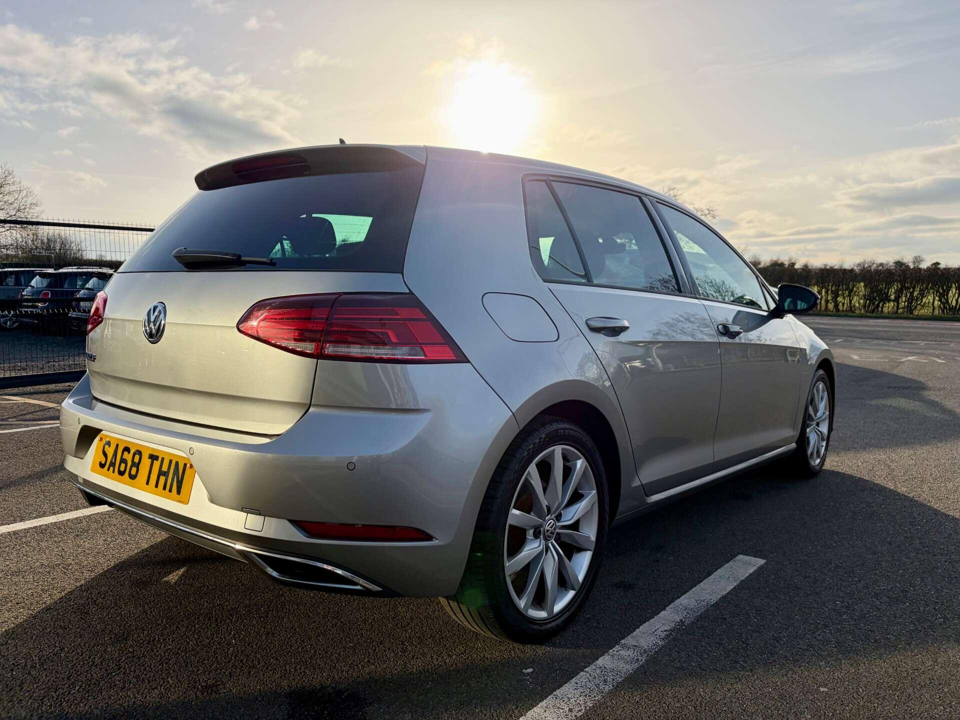 Volkswagen Golf view 8