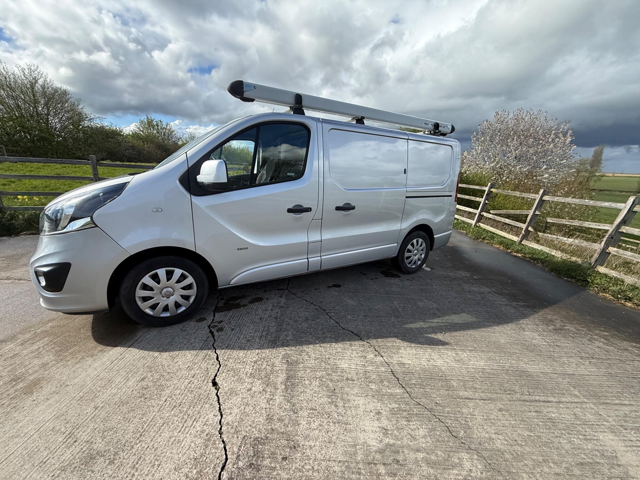 Vauxhall Vivaro 1.6 CDTi 2900 BiTurbo Sportive L1 H1 Euro 6 (s/s) 5dr — photo 16 of 98