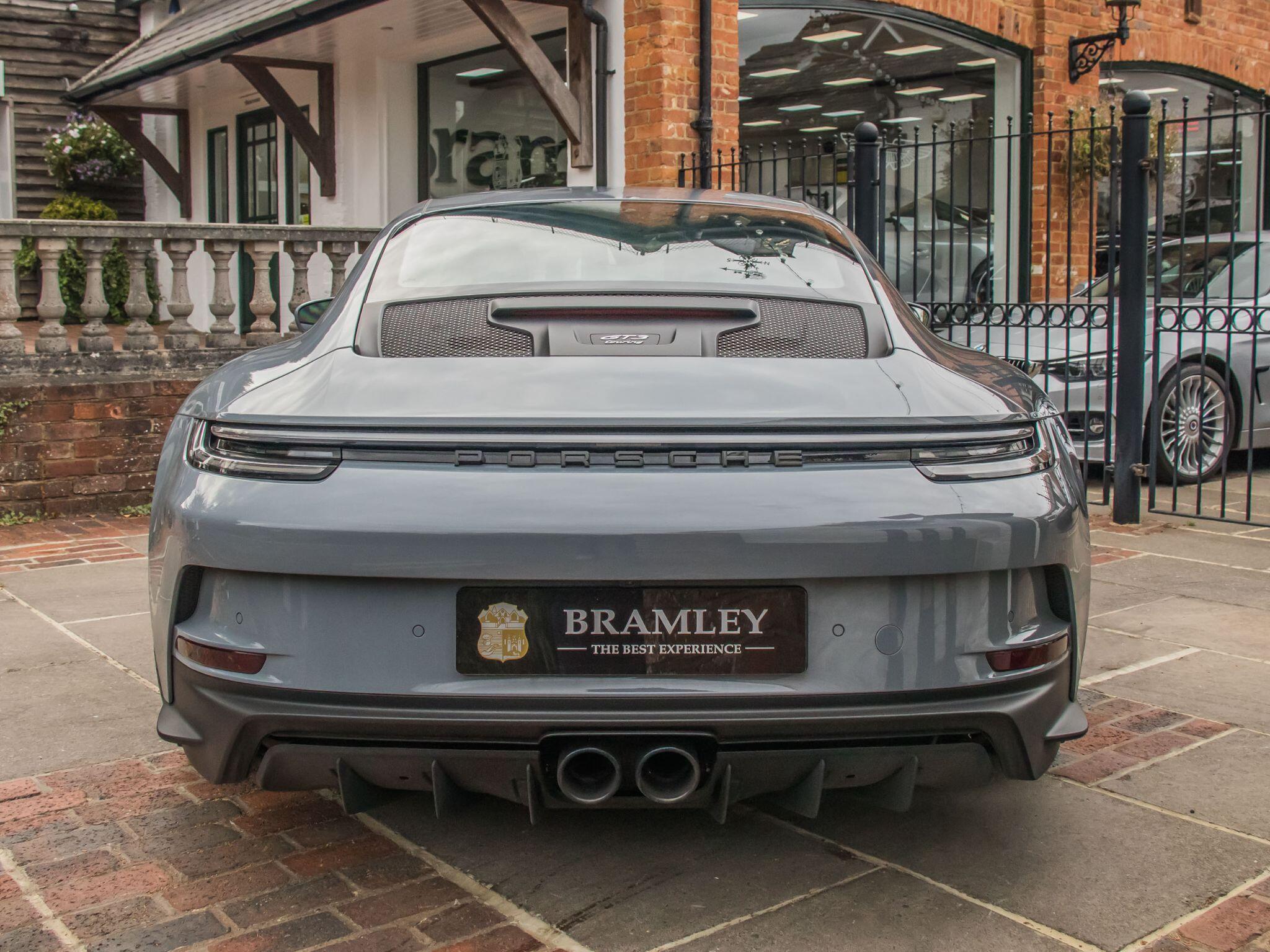 Porsche 911 view 9