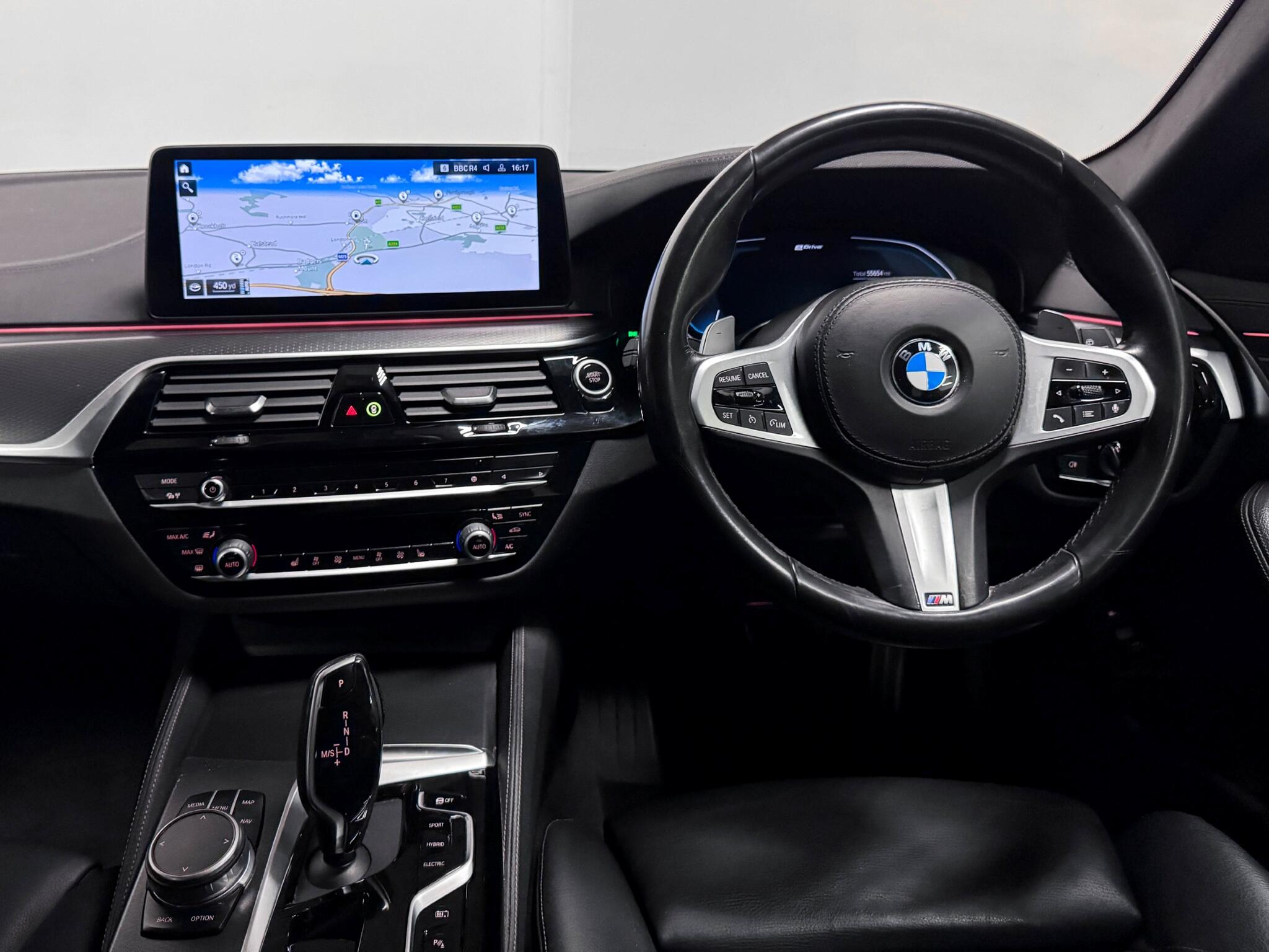 BMW 5 Series view 17