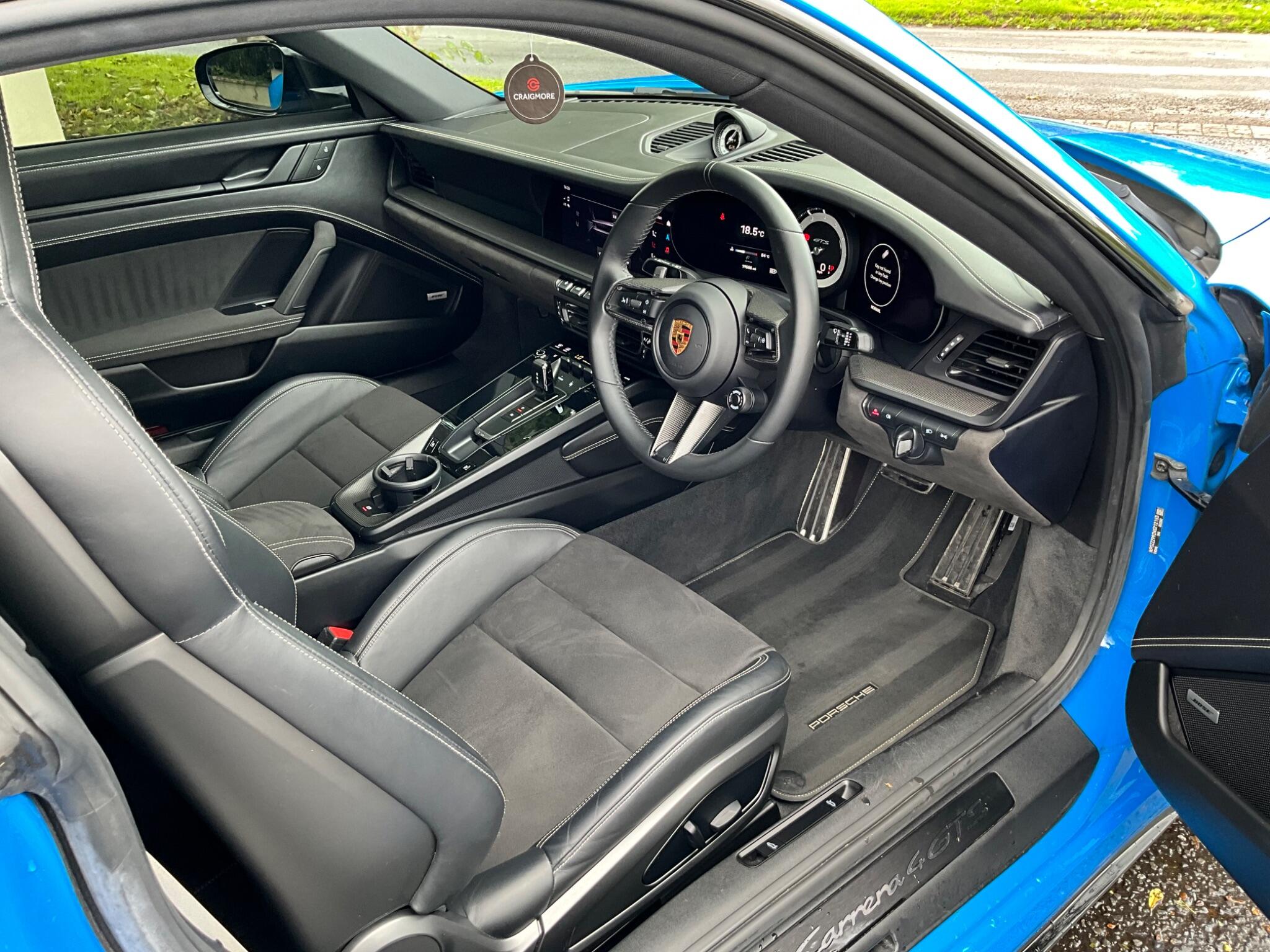 Porsche 911 view 8