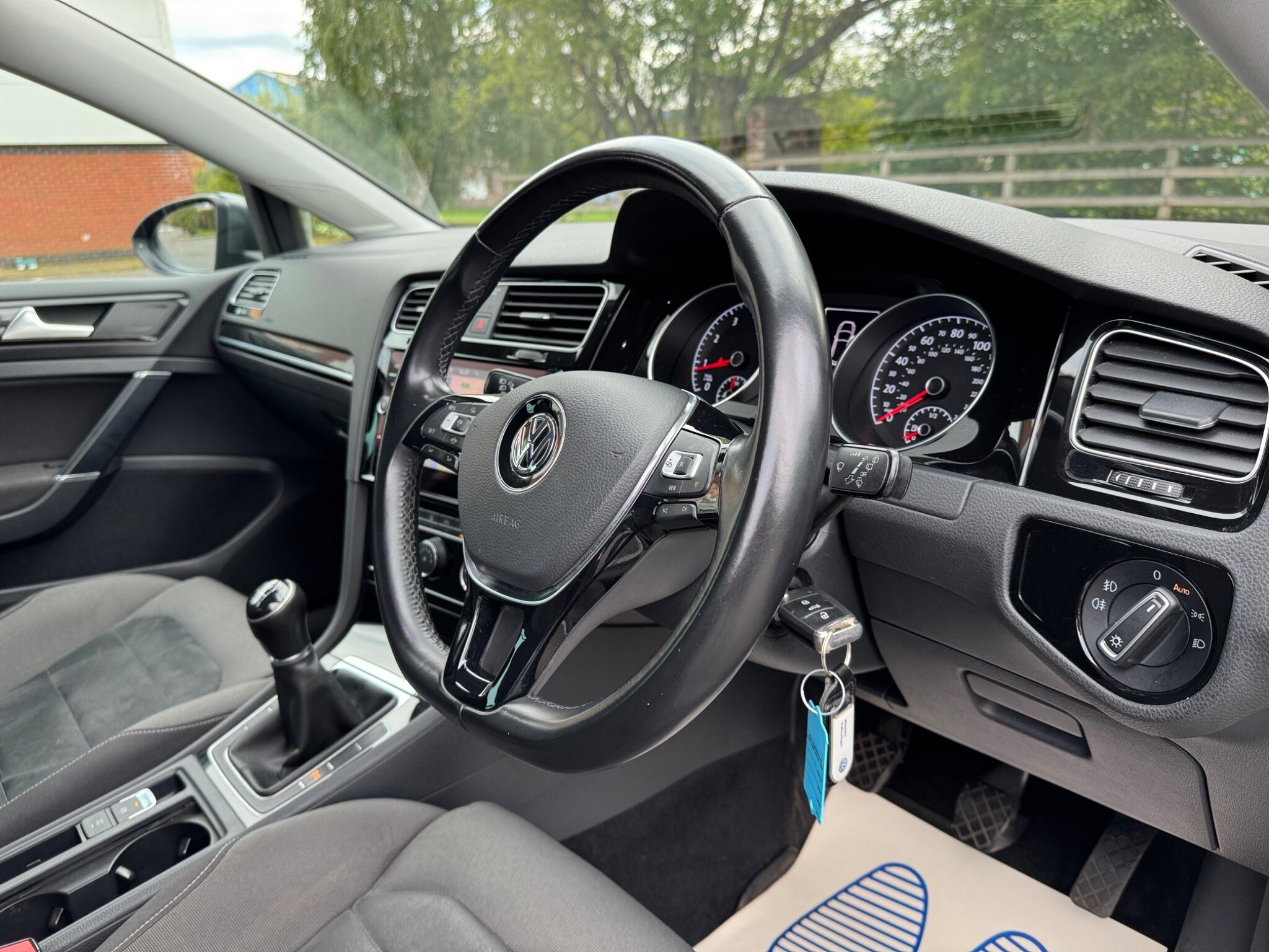 Volkswagen Golf view 22
