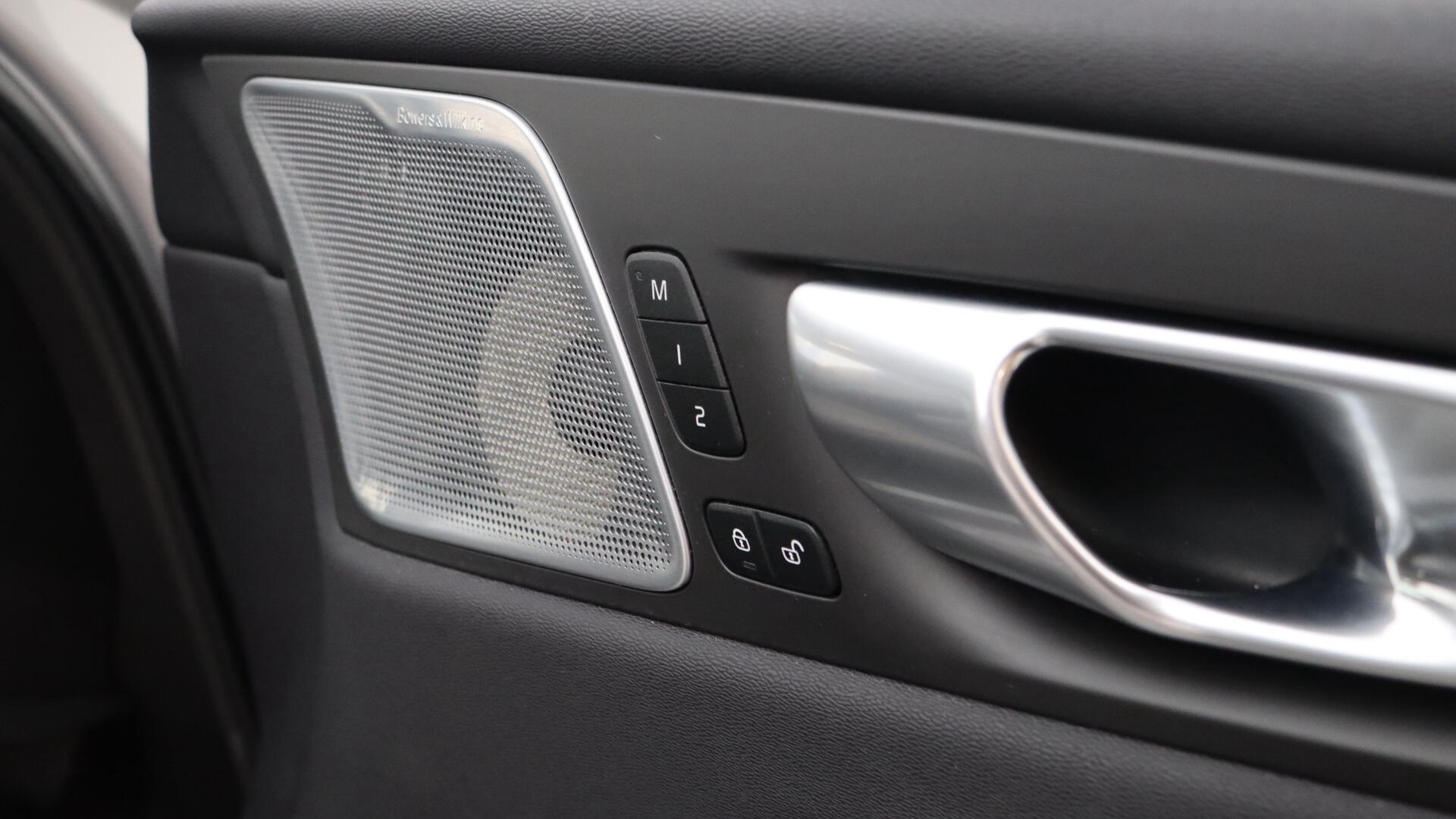 Volvo XC60 view 35