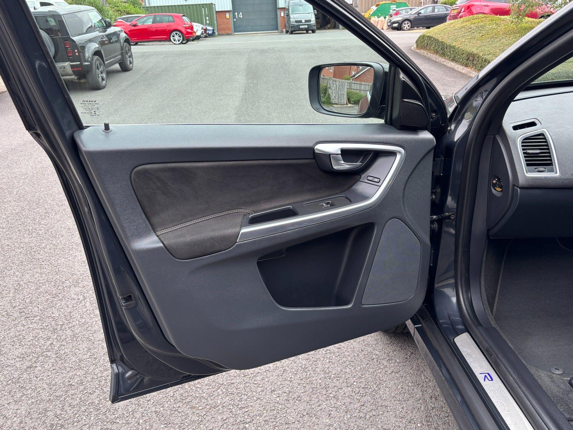 Volvo XC60 view 35