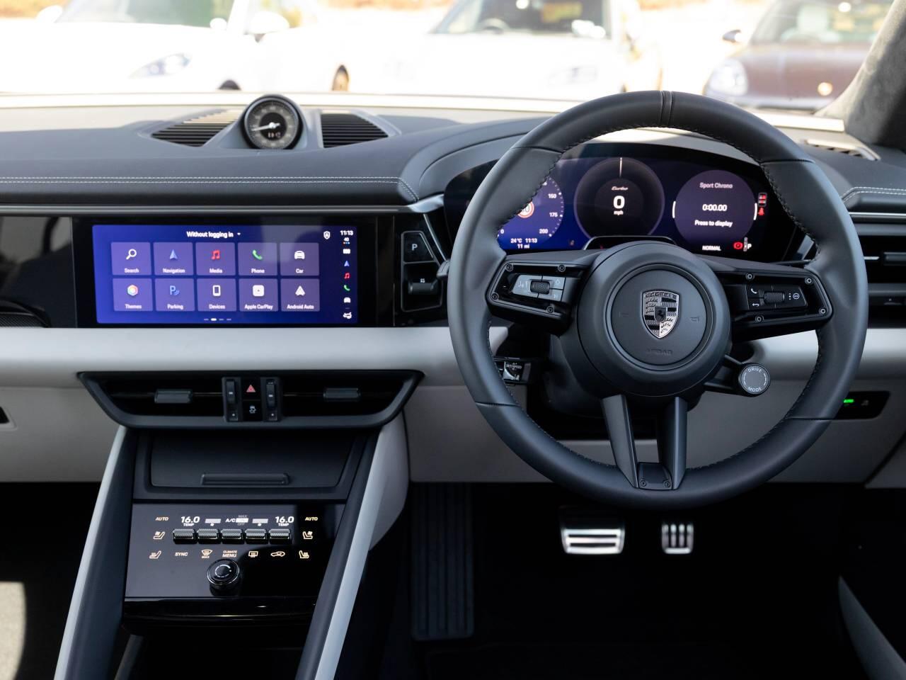 Porsche Macan view 82
