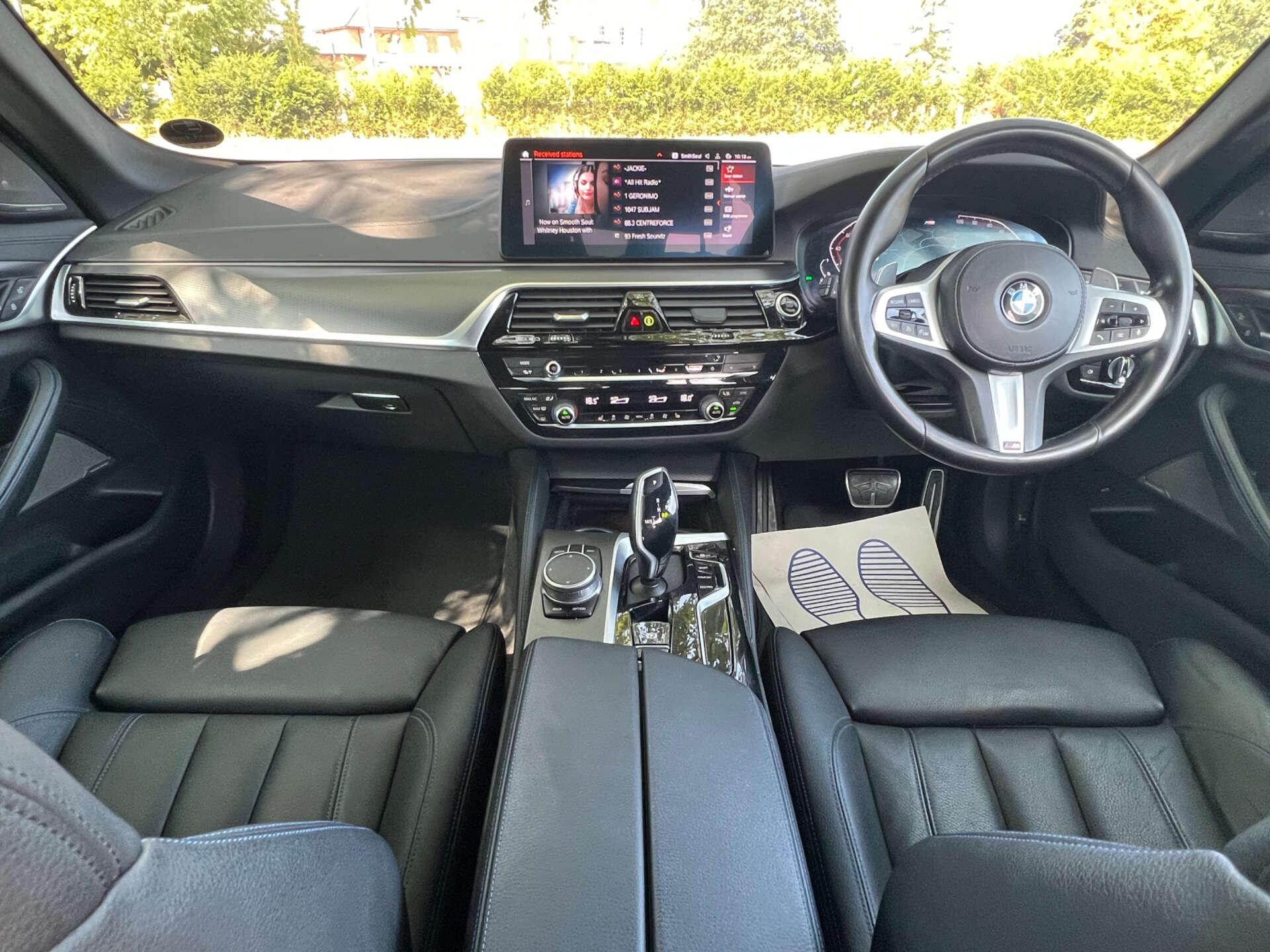 BMW 5 Series view 33