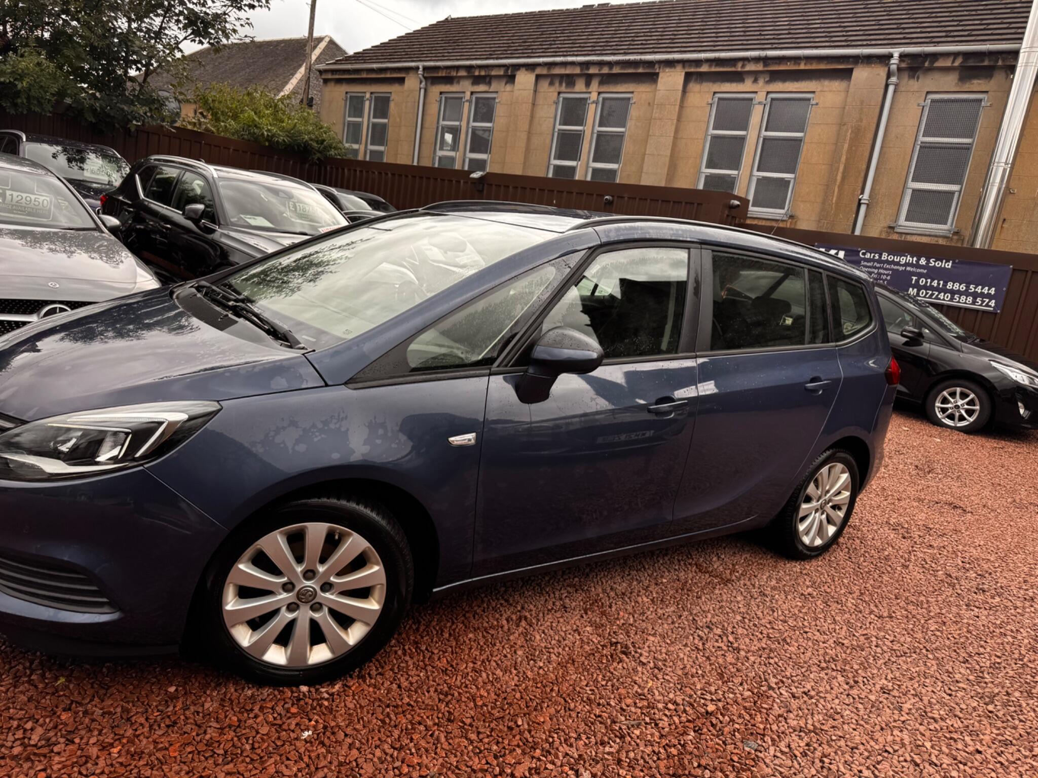 Vauxhall Zafira Tourer view 5