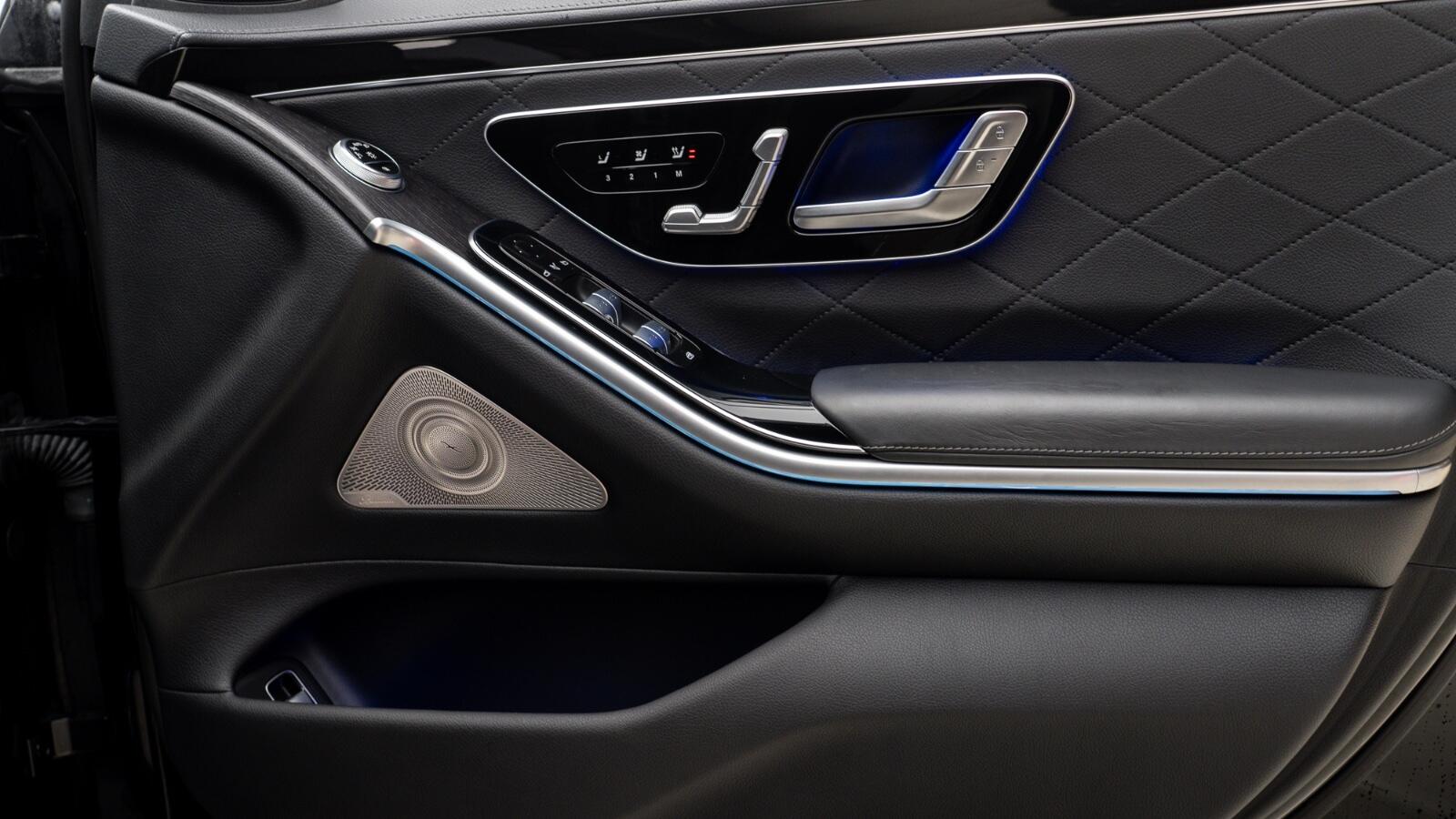 Mercedes-Benz S Class view 32