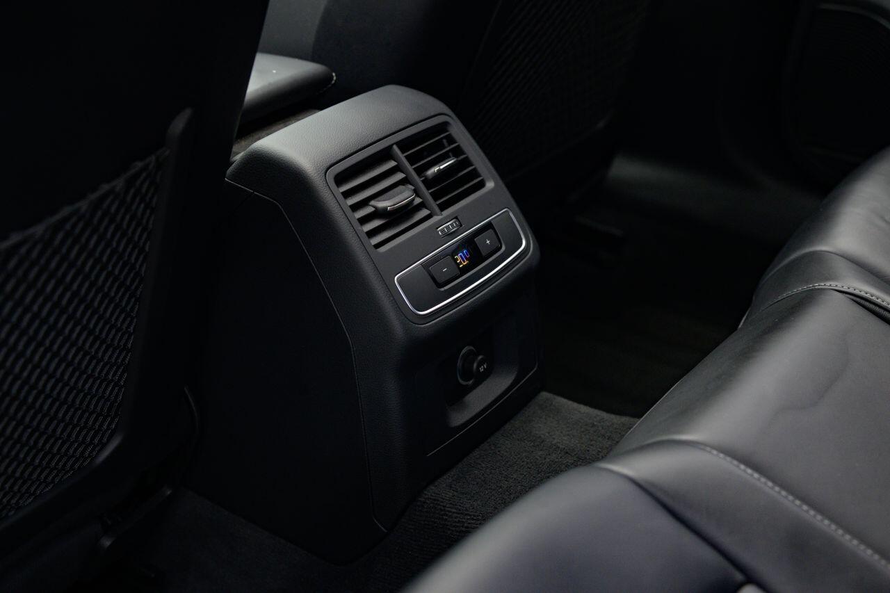 Audi RS4 view 24
