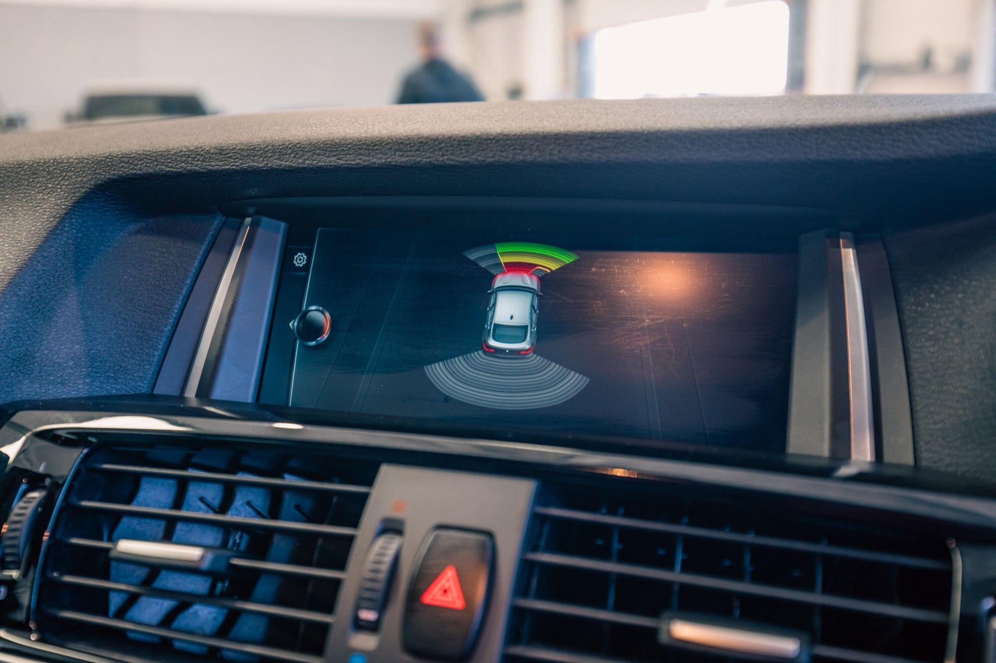 BMW X4 view 18