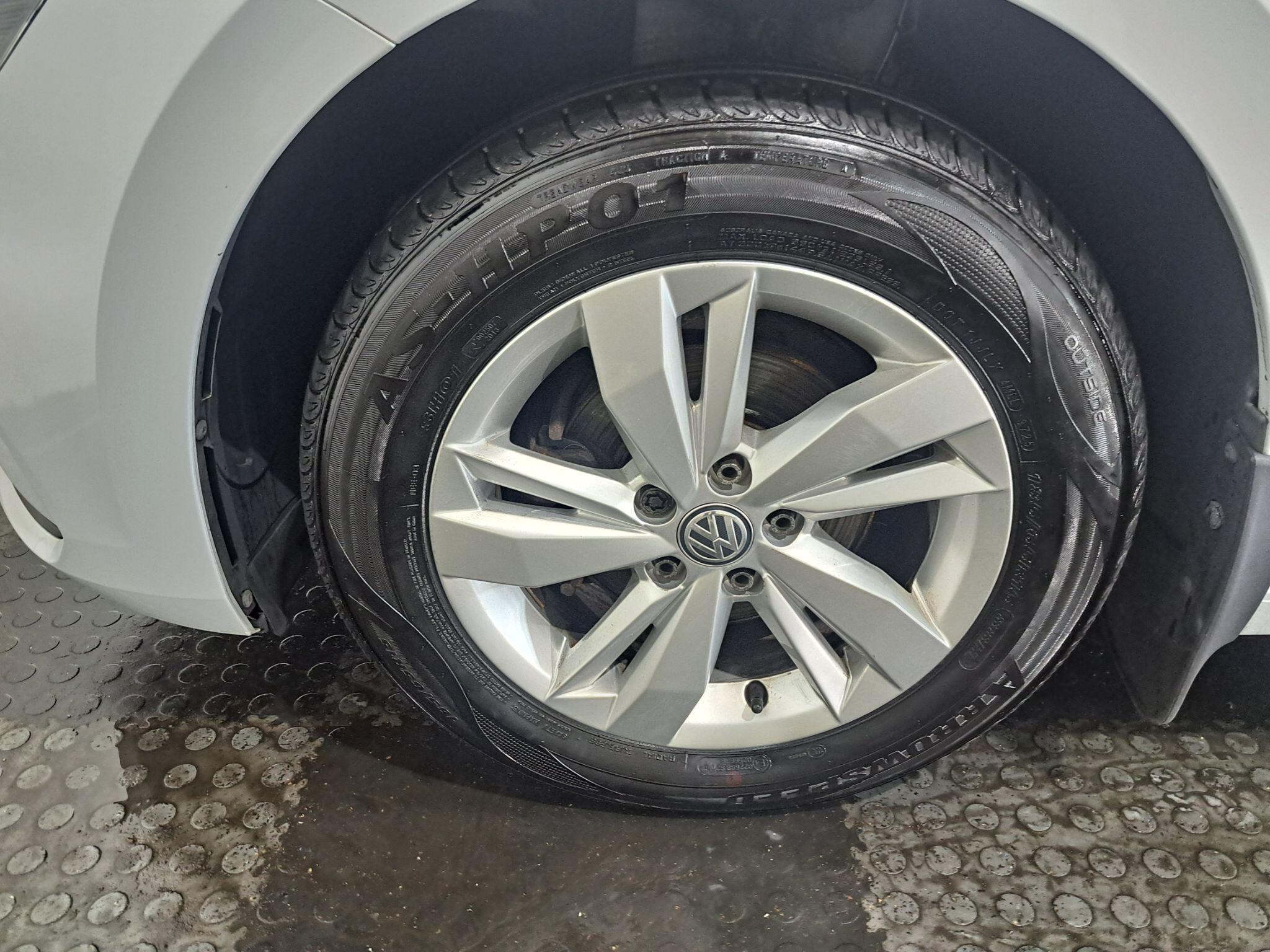 Volkswagen Polo view 30