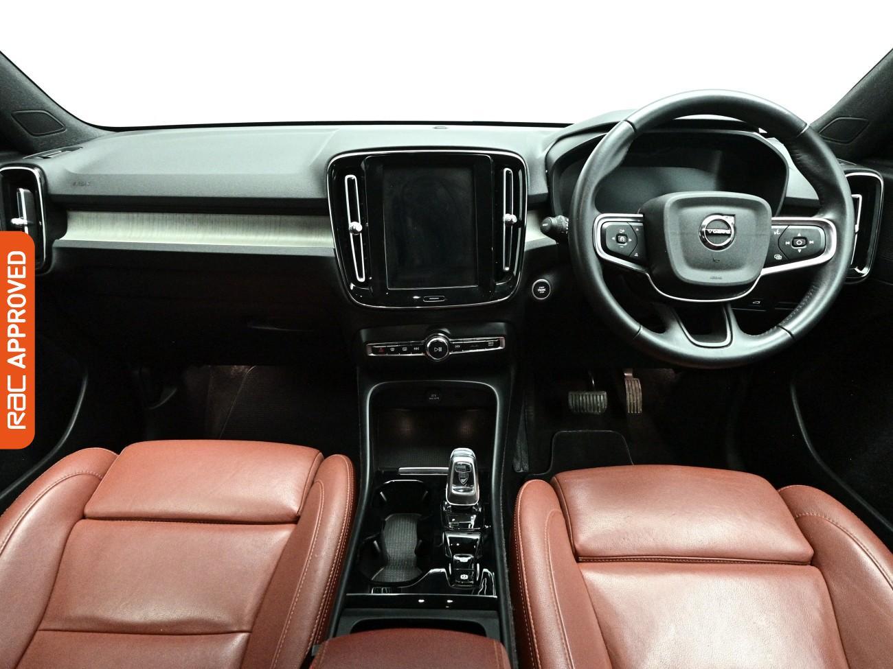 Volvo XC40 view 2