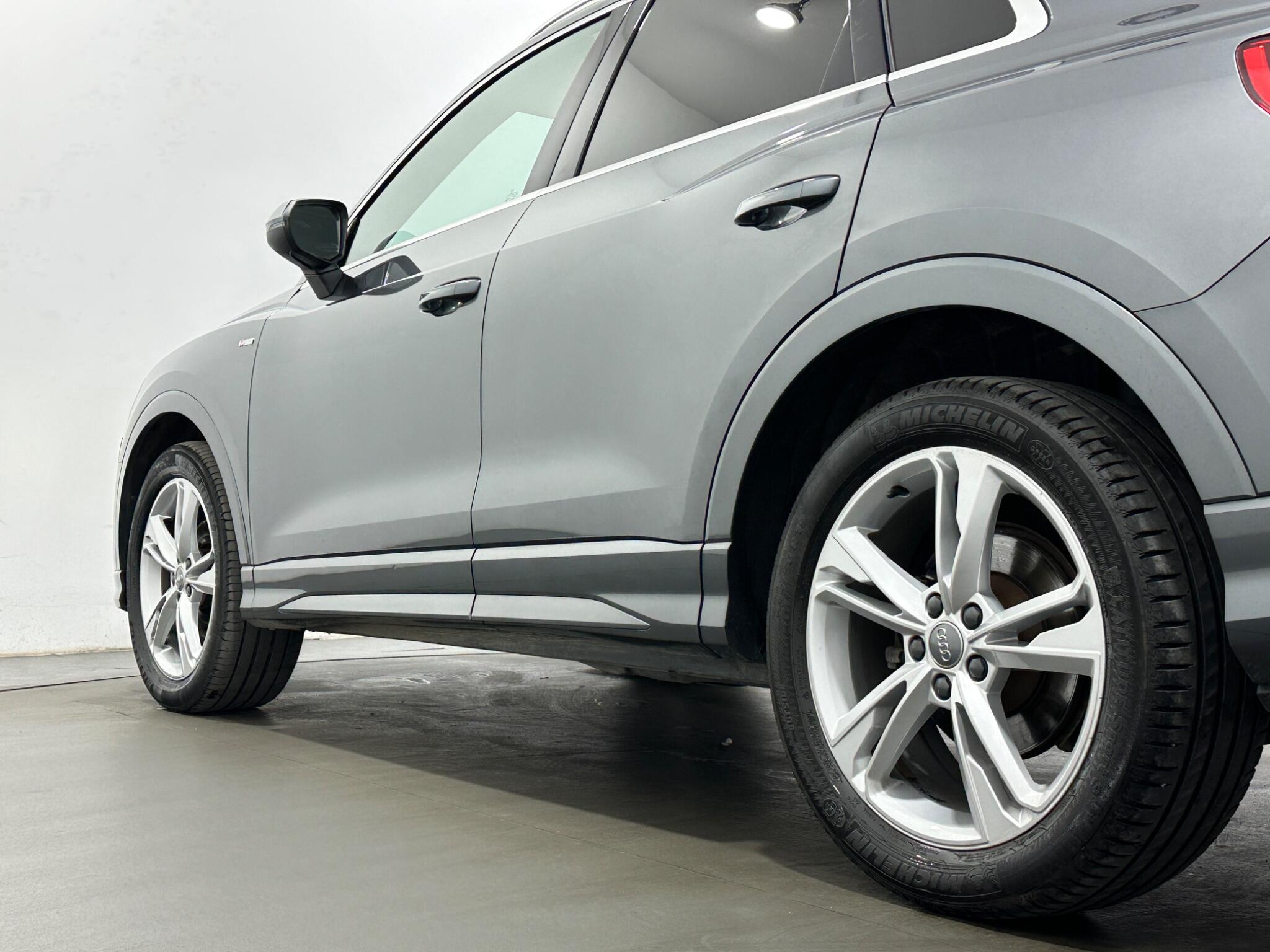 Audi Q3 view 49