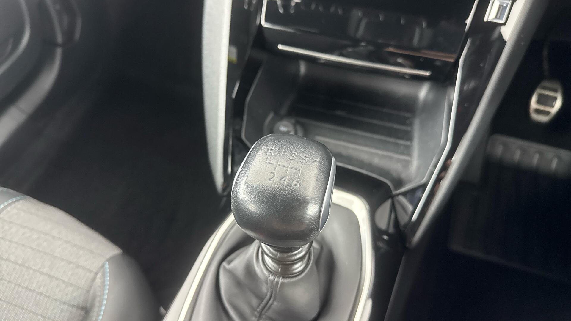 Peugeot 2008 view 36