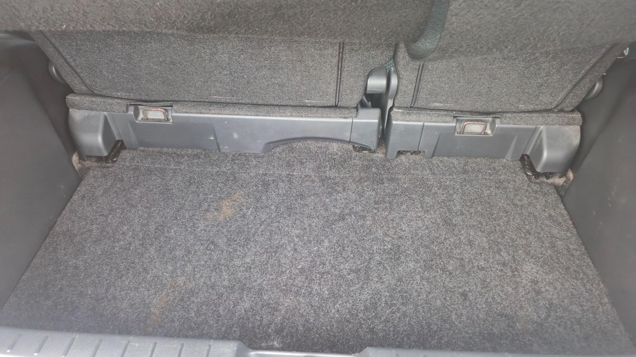 Toyota Yaris view 16