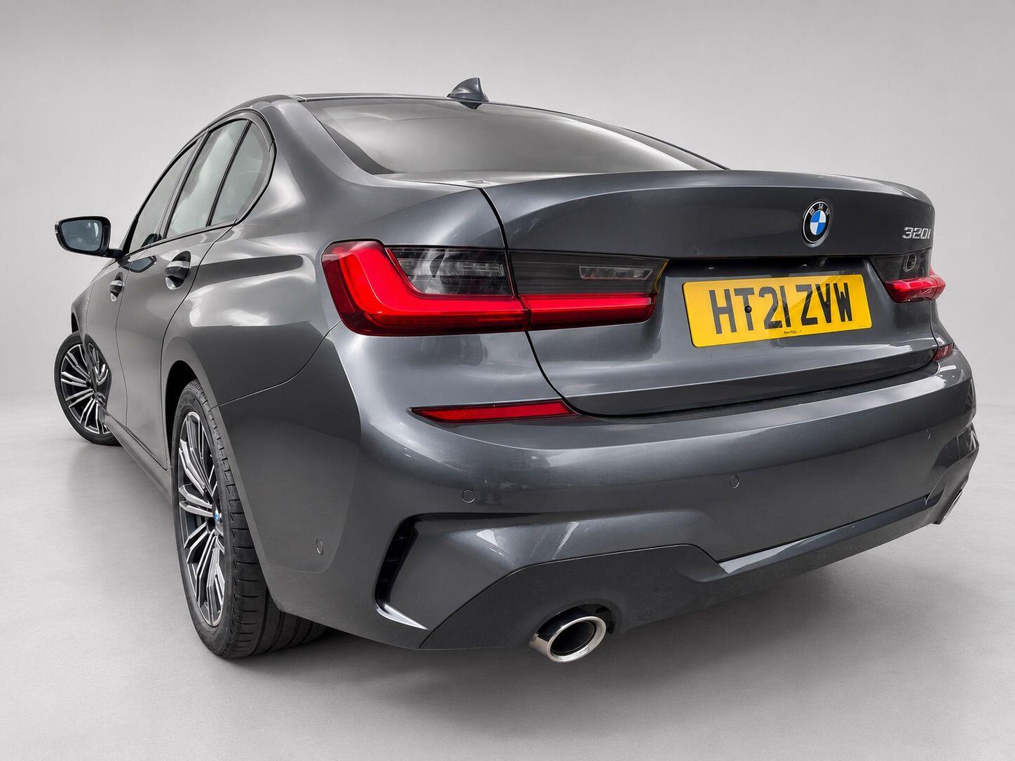 BMW 3 Series view 11
