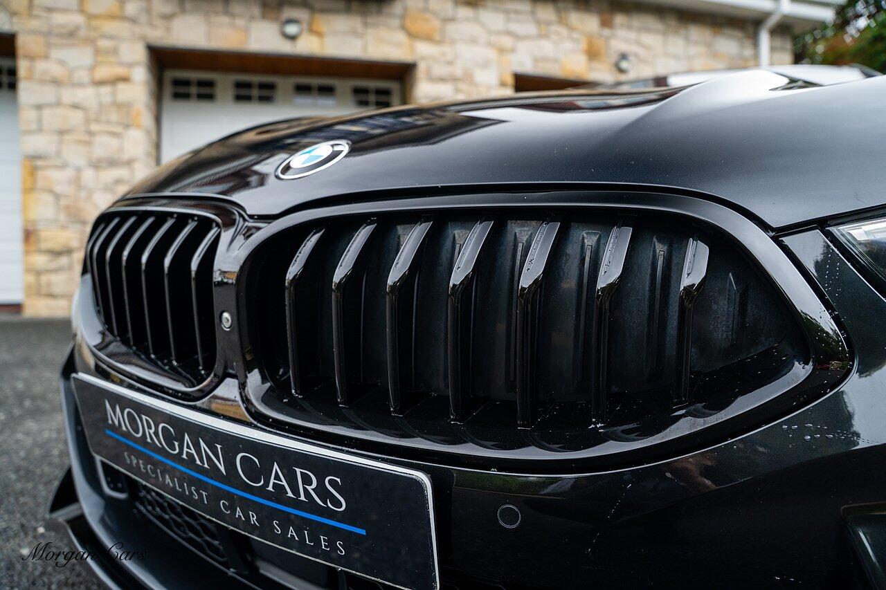 BMW 8 Series view 28