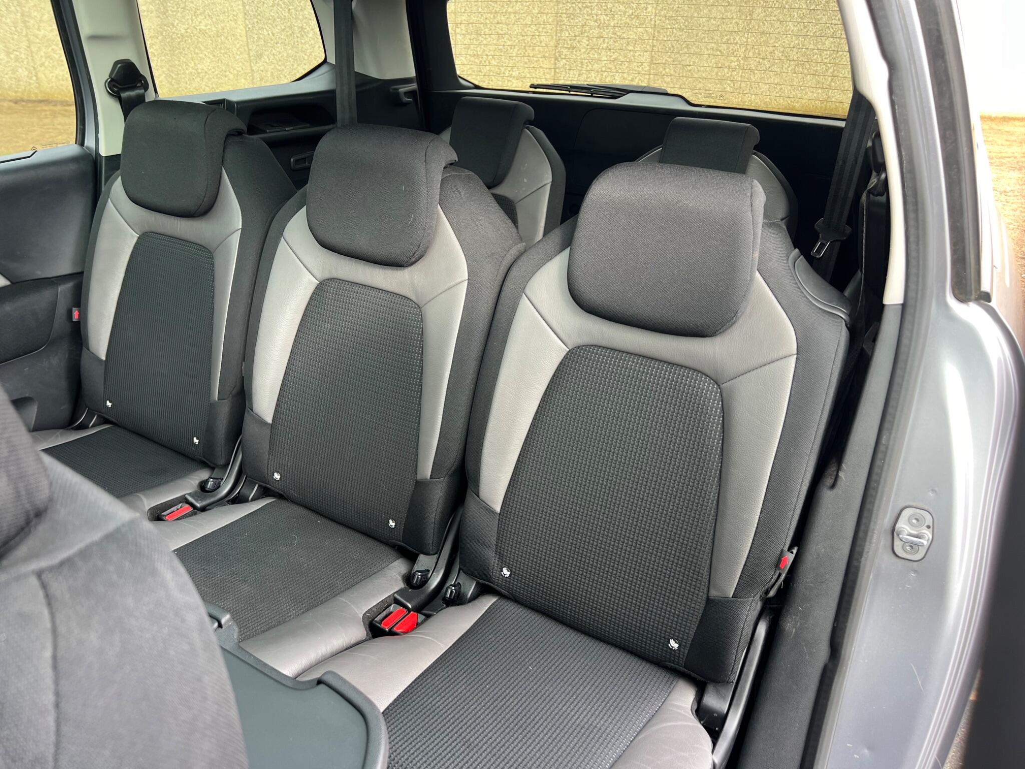 Citroen Grand C4 Picasso view 47