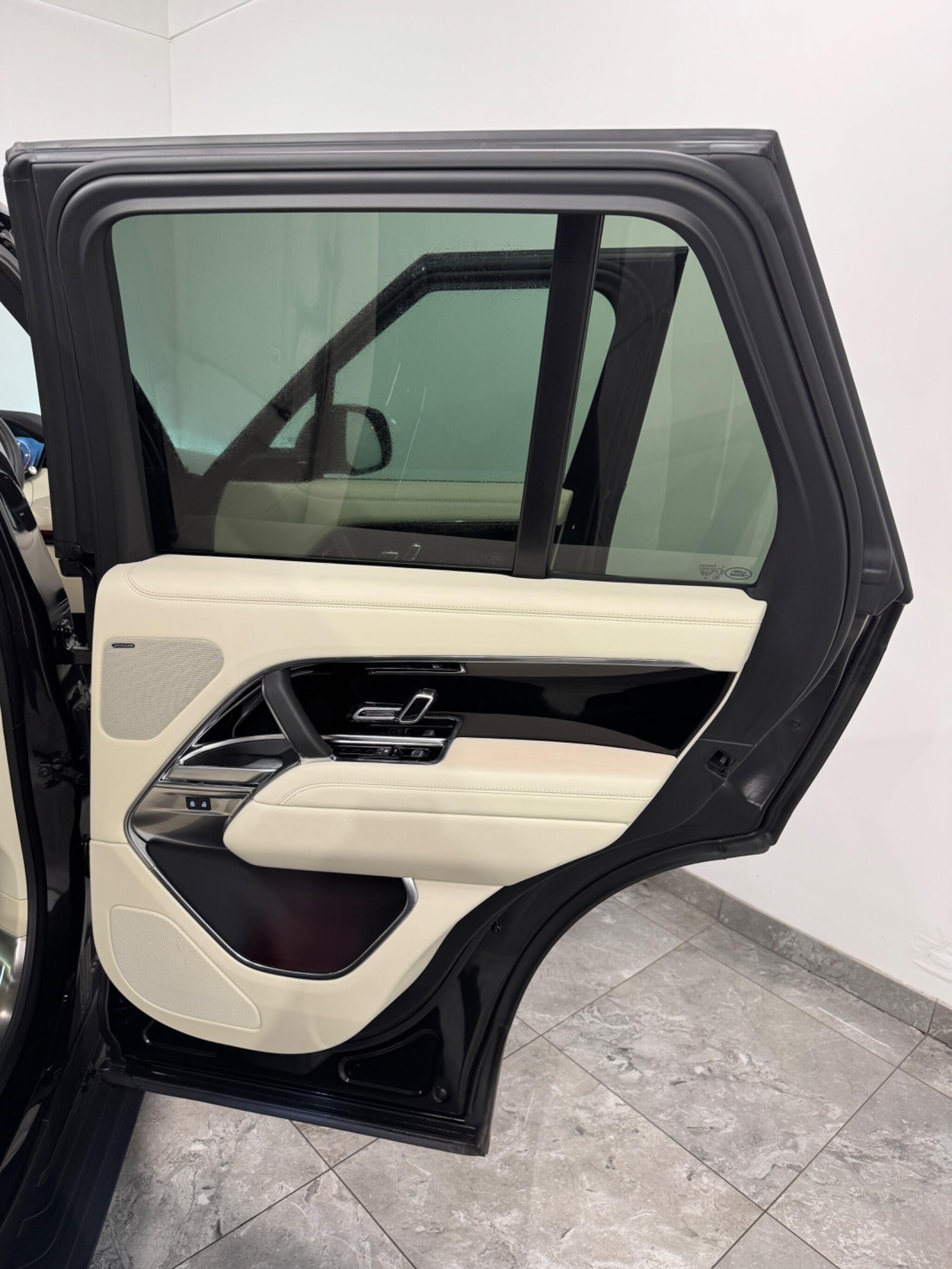 Land Rover Range Rover view 15