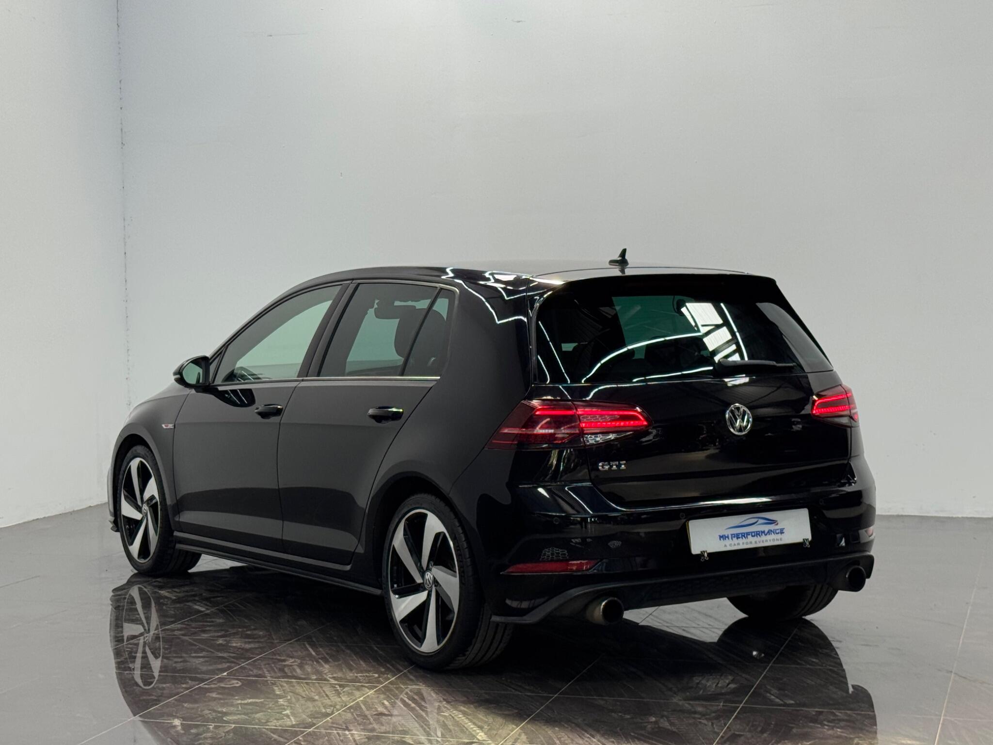 Volkswagen Golf view 70