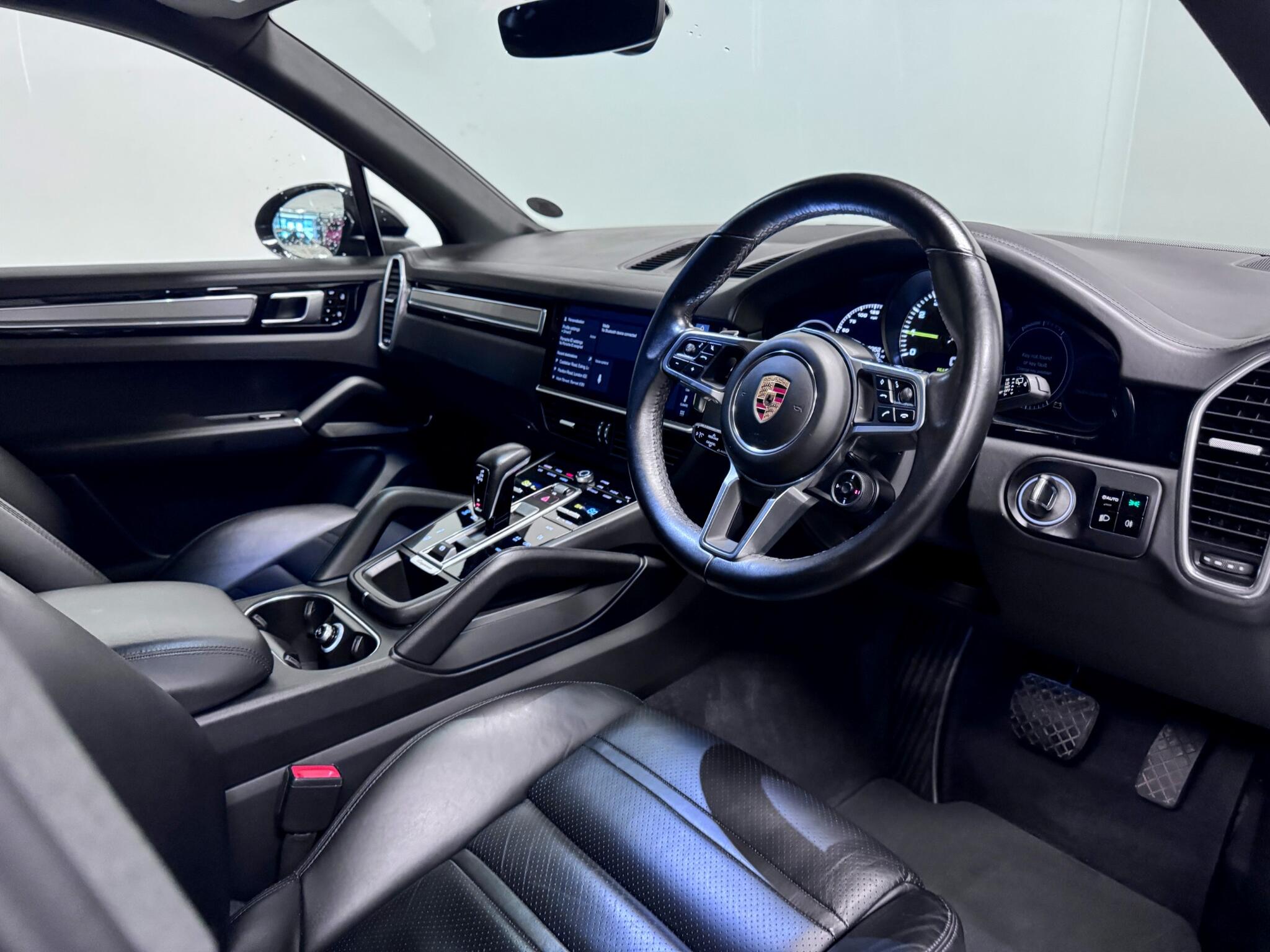 Porsche Cayenne view 36