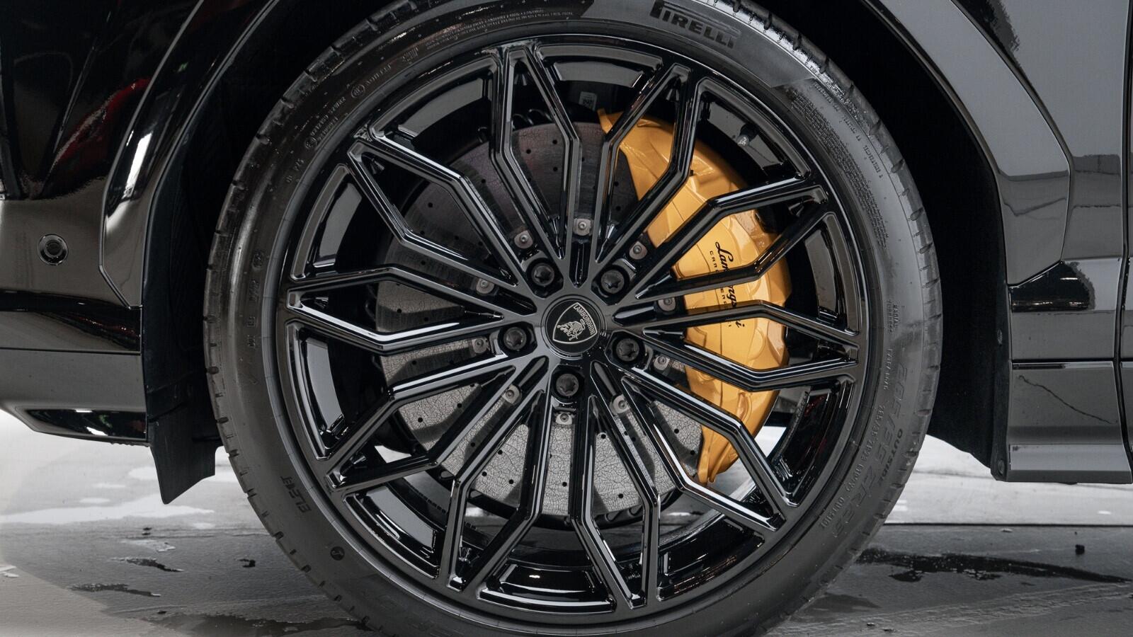 Lamborghini Urus view 52