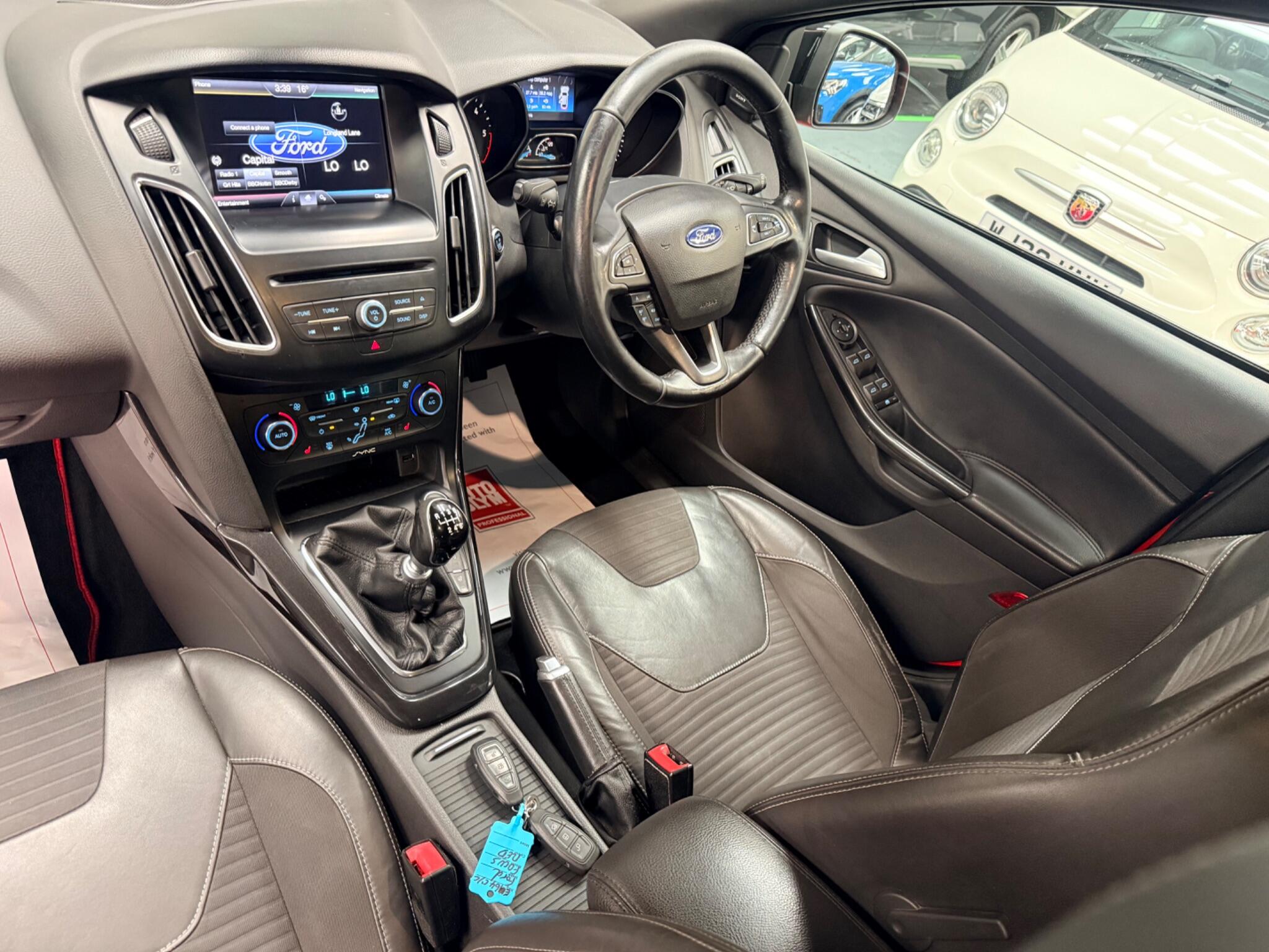 Ford Focus view 3