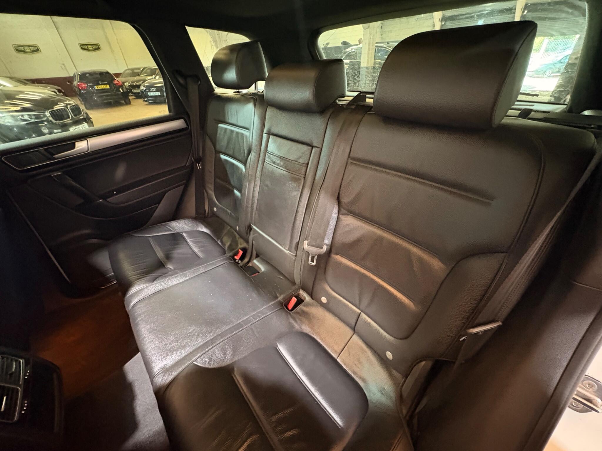 Volkswagen Touareg view 61