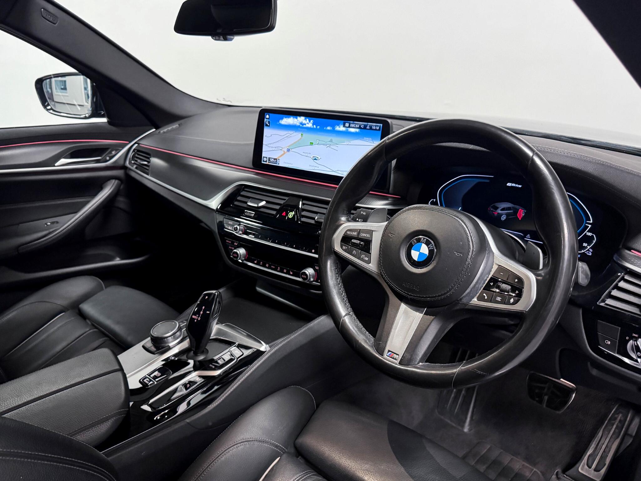 BMW 5 Series view 26