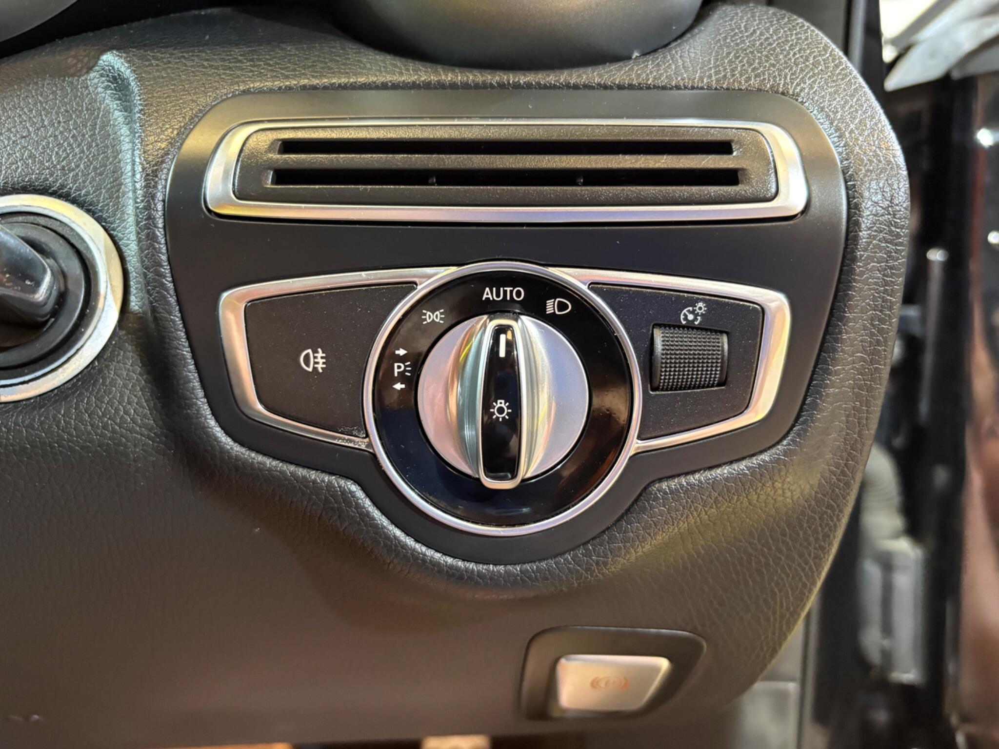 Mercedes-Benz C Class view 24