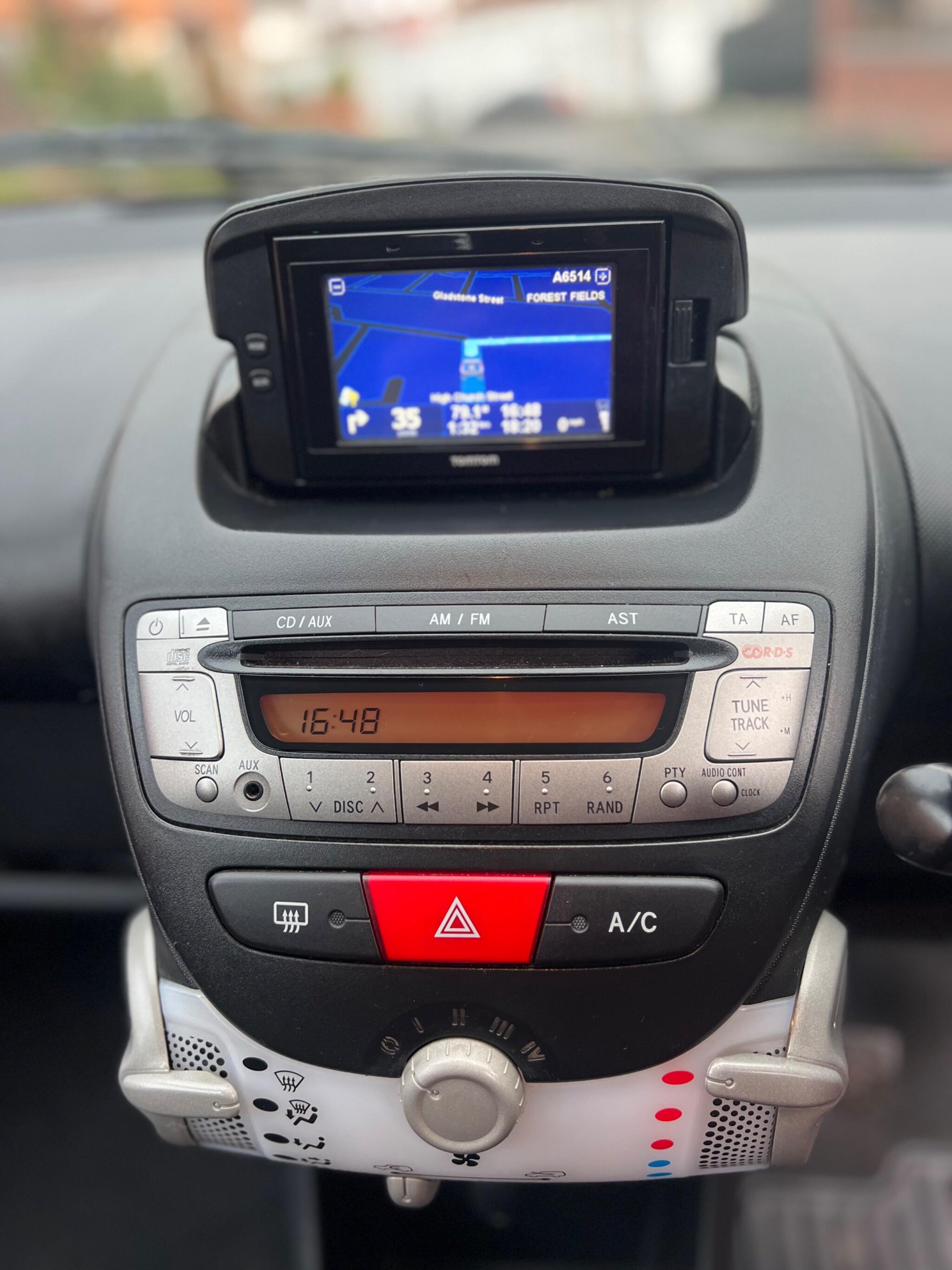 2014 Toyota AYGO image 17