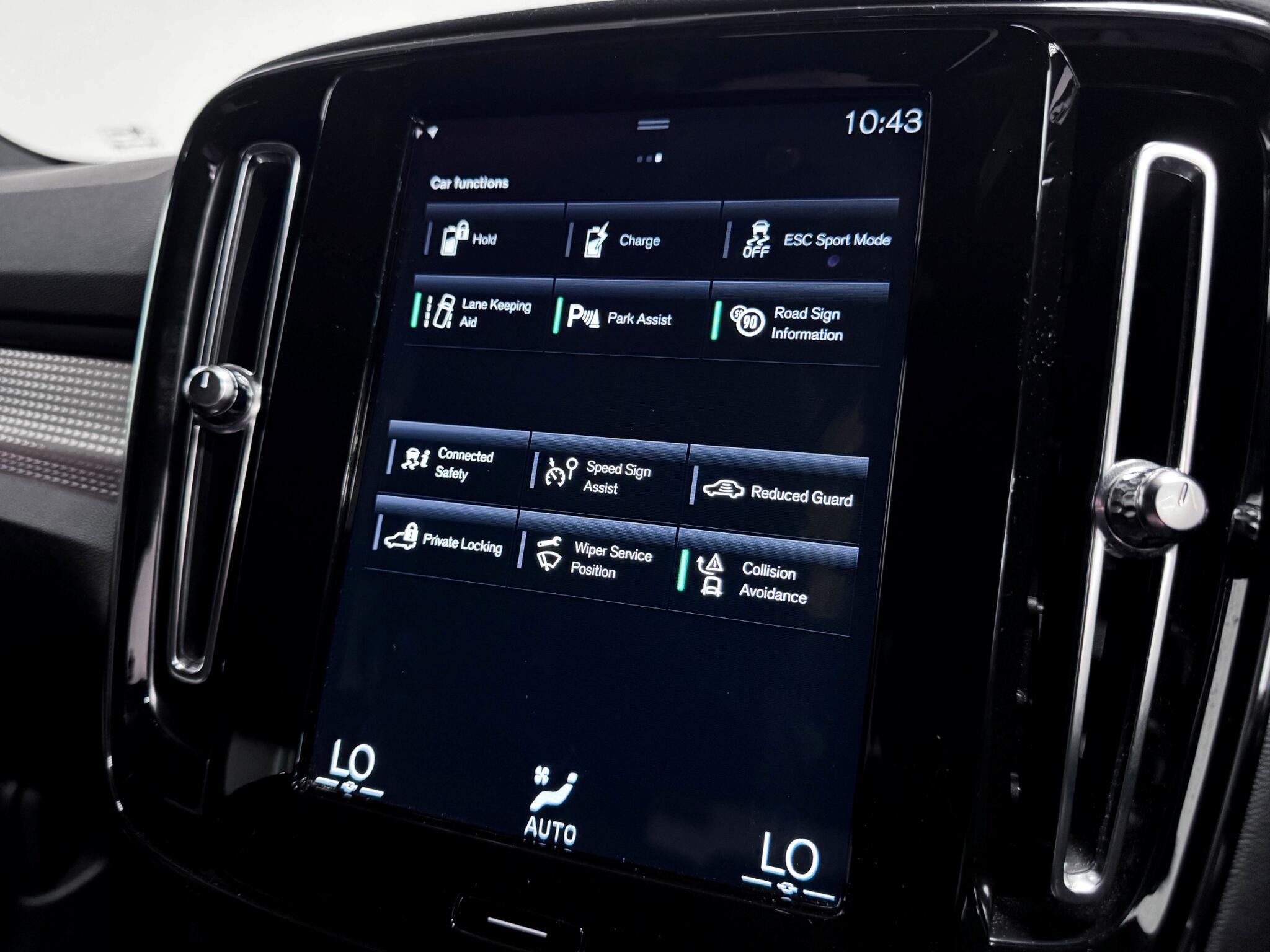 Volvo XC40 view 43