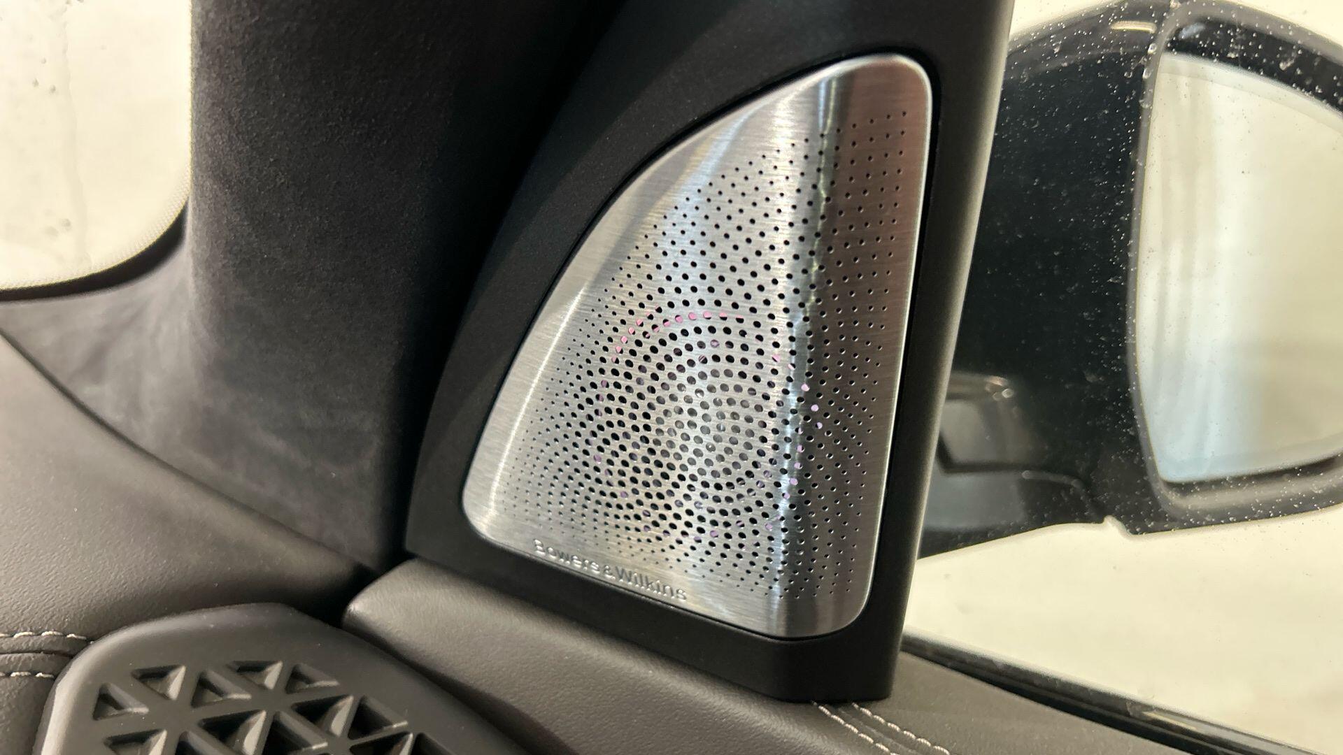 BMW X7 view 20