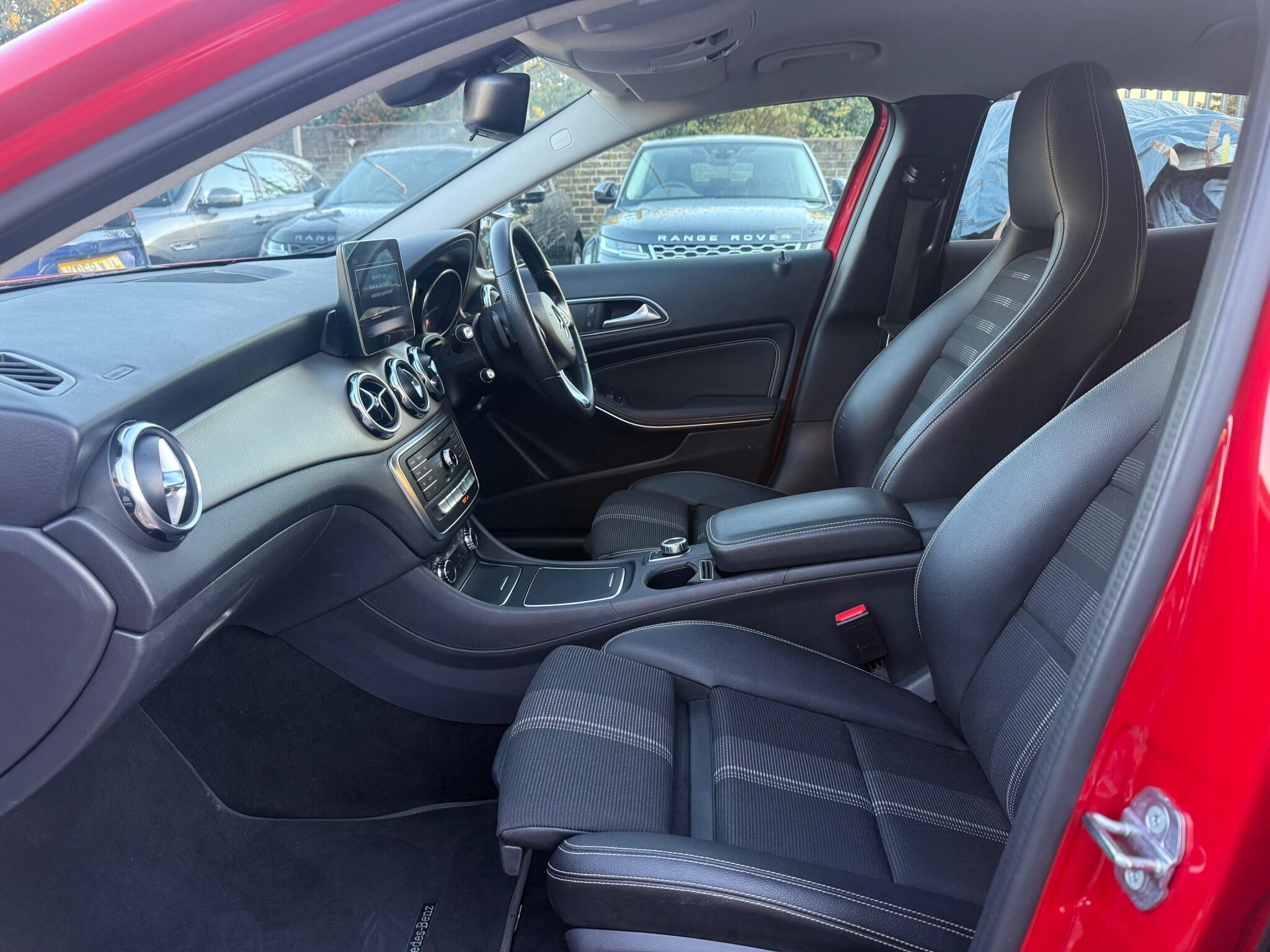 Mercedes-Benz GLA view 11