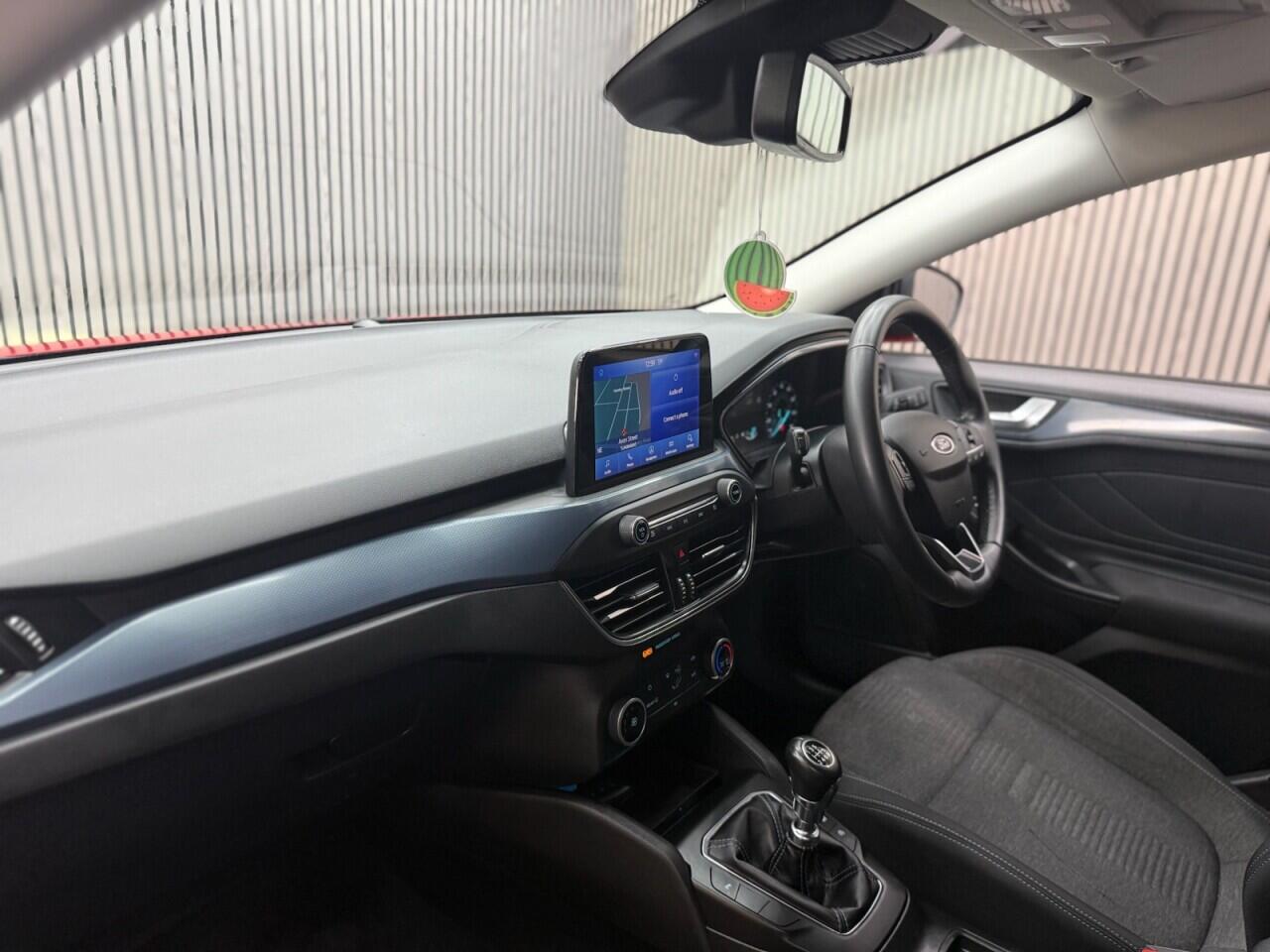 Ford Focus view 8